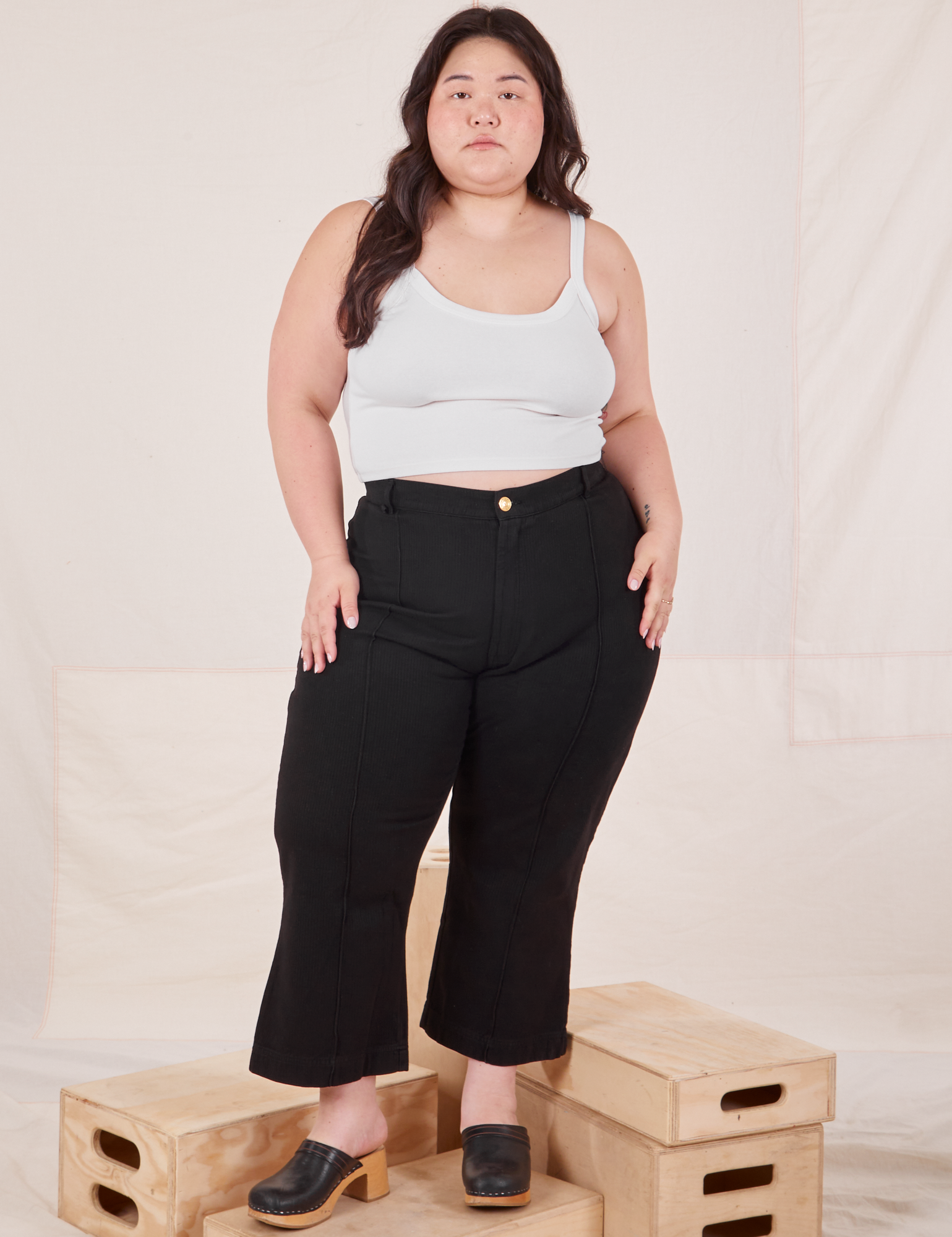 Ashley is 5&#39;7&quot; and wearing 1XL Petite Heritage Westerns in Basic Black paired with Cropped Cami in vintage tee off-white