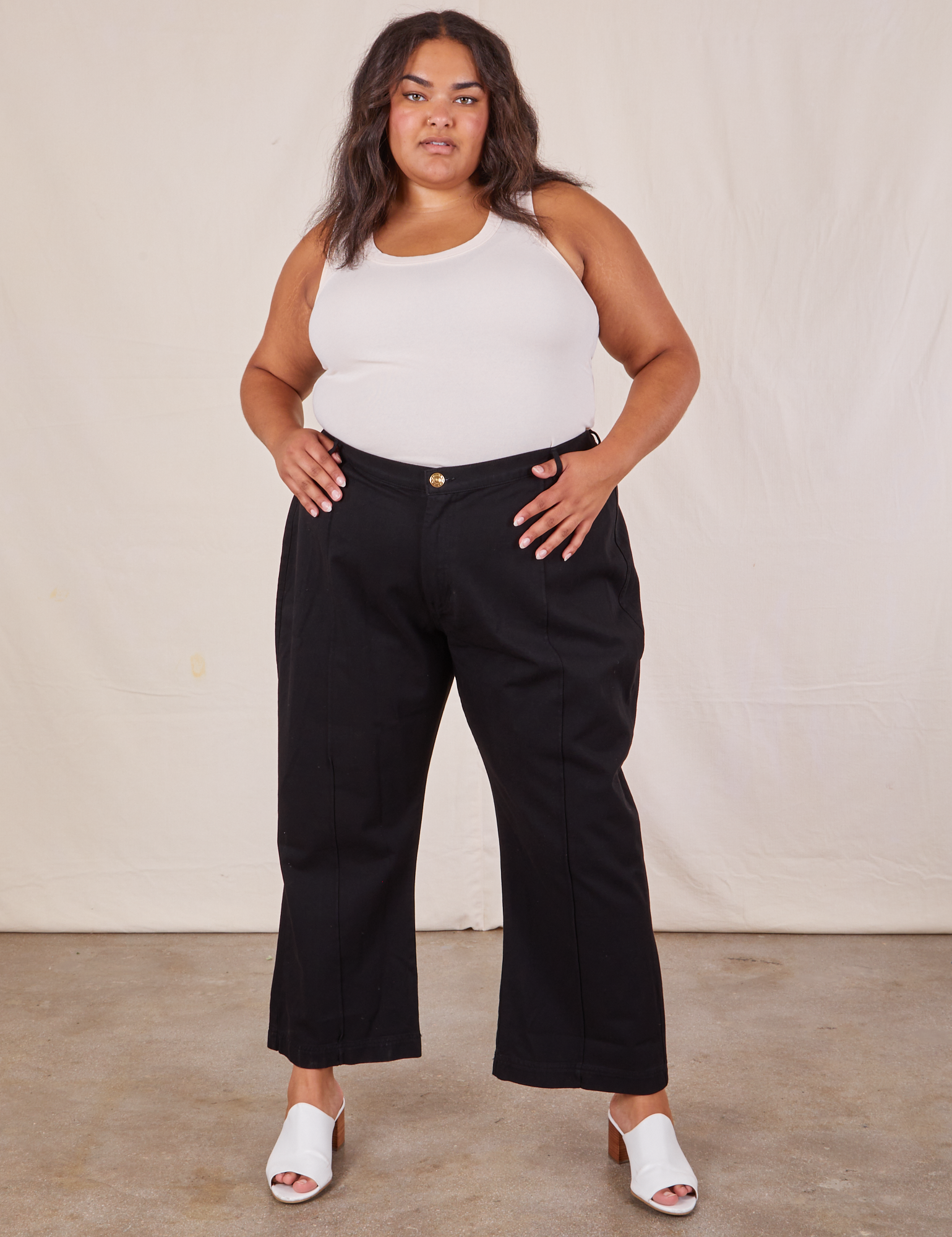 Alicia is 5&#39;9&quot; and wearing 2XL Western Pants in Basic Black paired with a Tank Top in vintage tee off-white