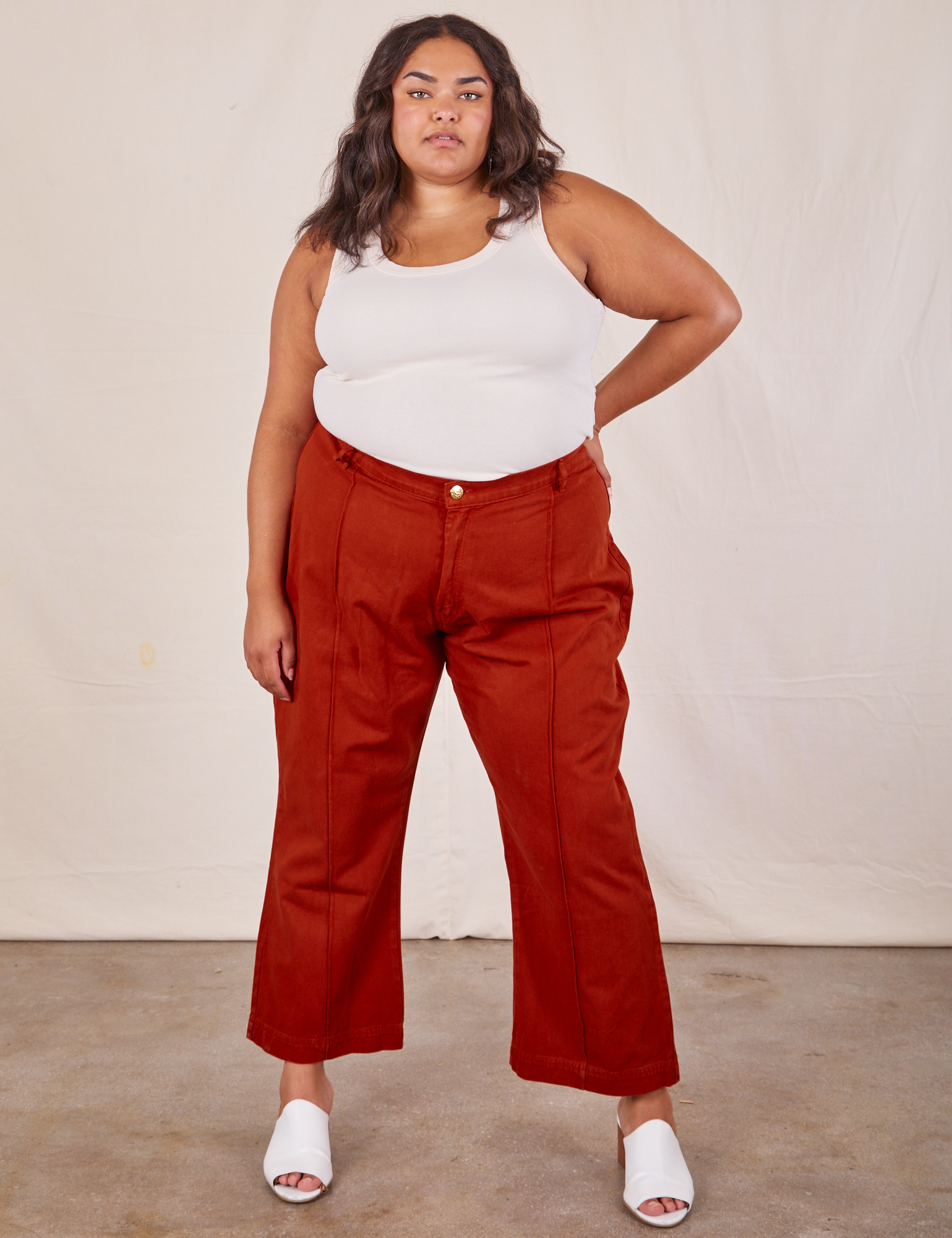 Alicia is 5&#39;9&quot; and wearing 2XL Western Pants in Paprika paired with a Tank Top in vintage tee off-white