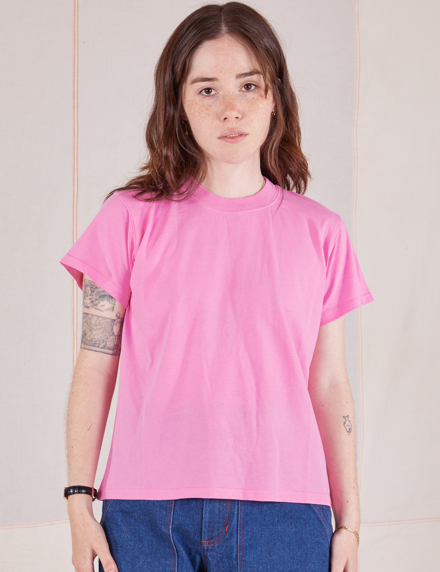 Hana is 5&#39;3&quot; and wearing P Organic Vintage Tee in Bubblegum Pink