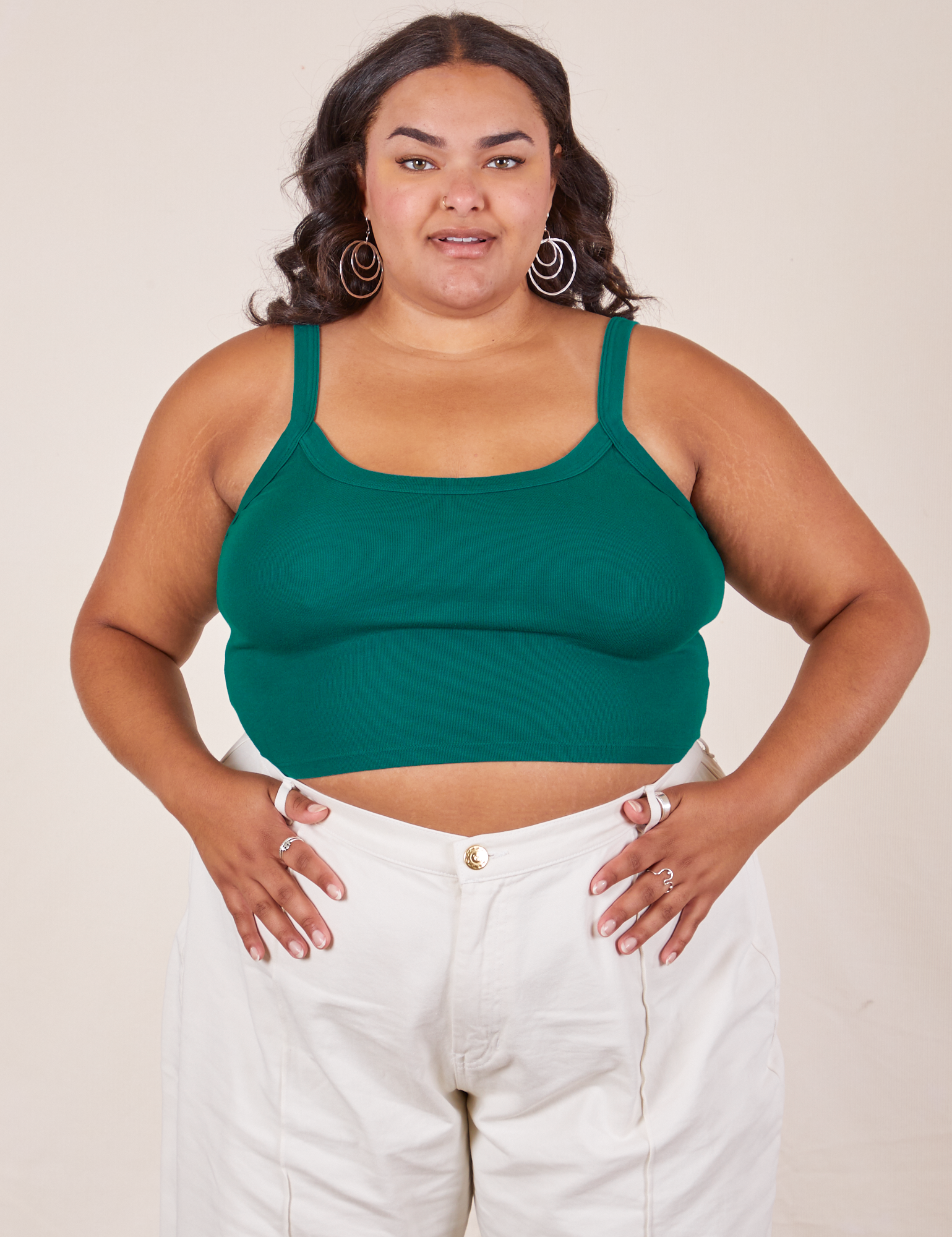 Alicia is 5&#39;9&quot; and wearing XL Cropped Cami in Hunter Green paired with vintage tee off-white Western Pants