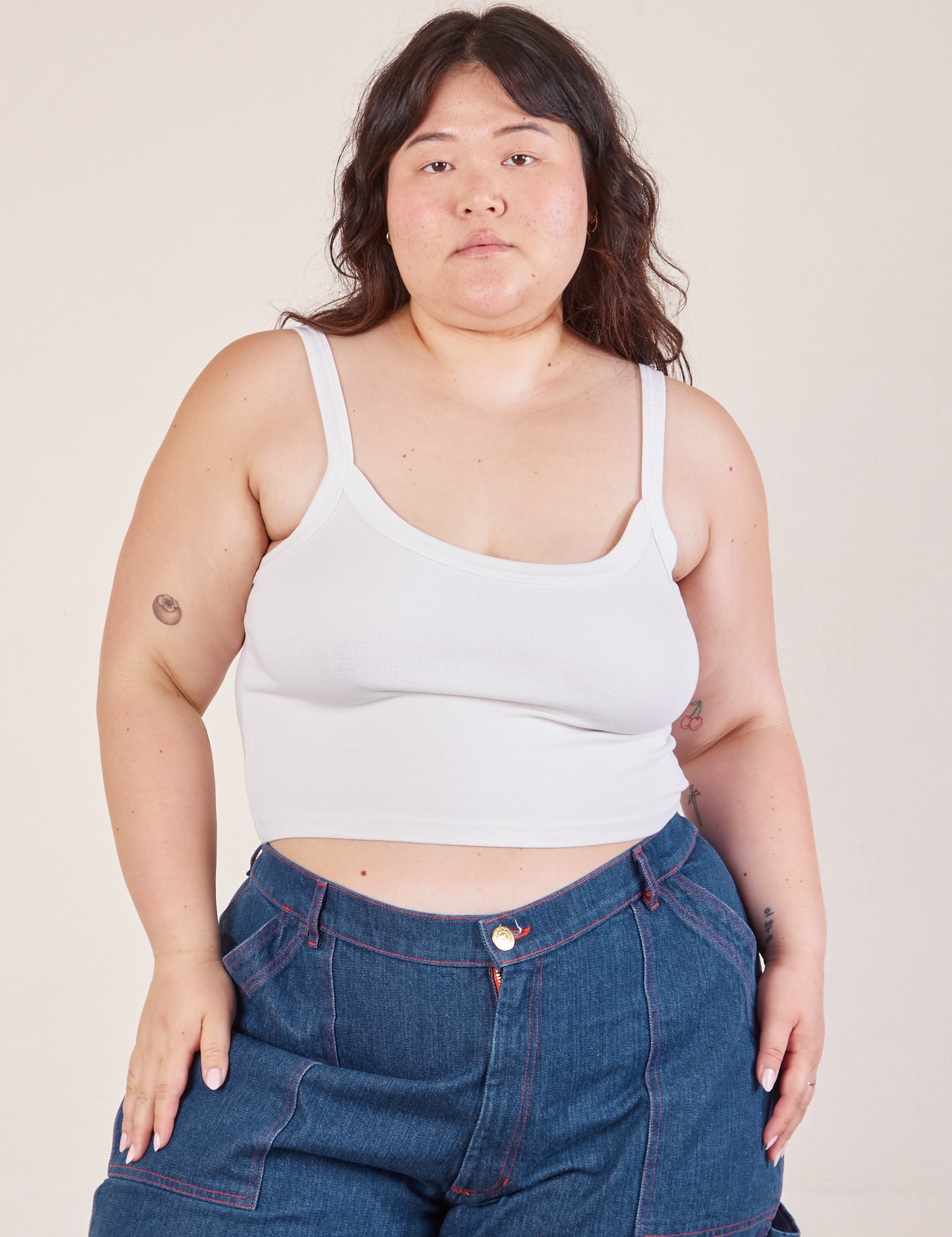 Ashley is 5’7” and wearing L Cropped Cami in Vintage Tee Off-White