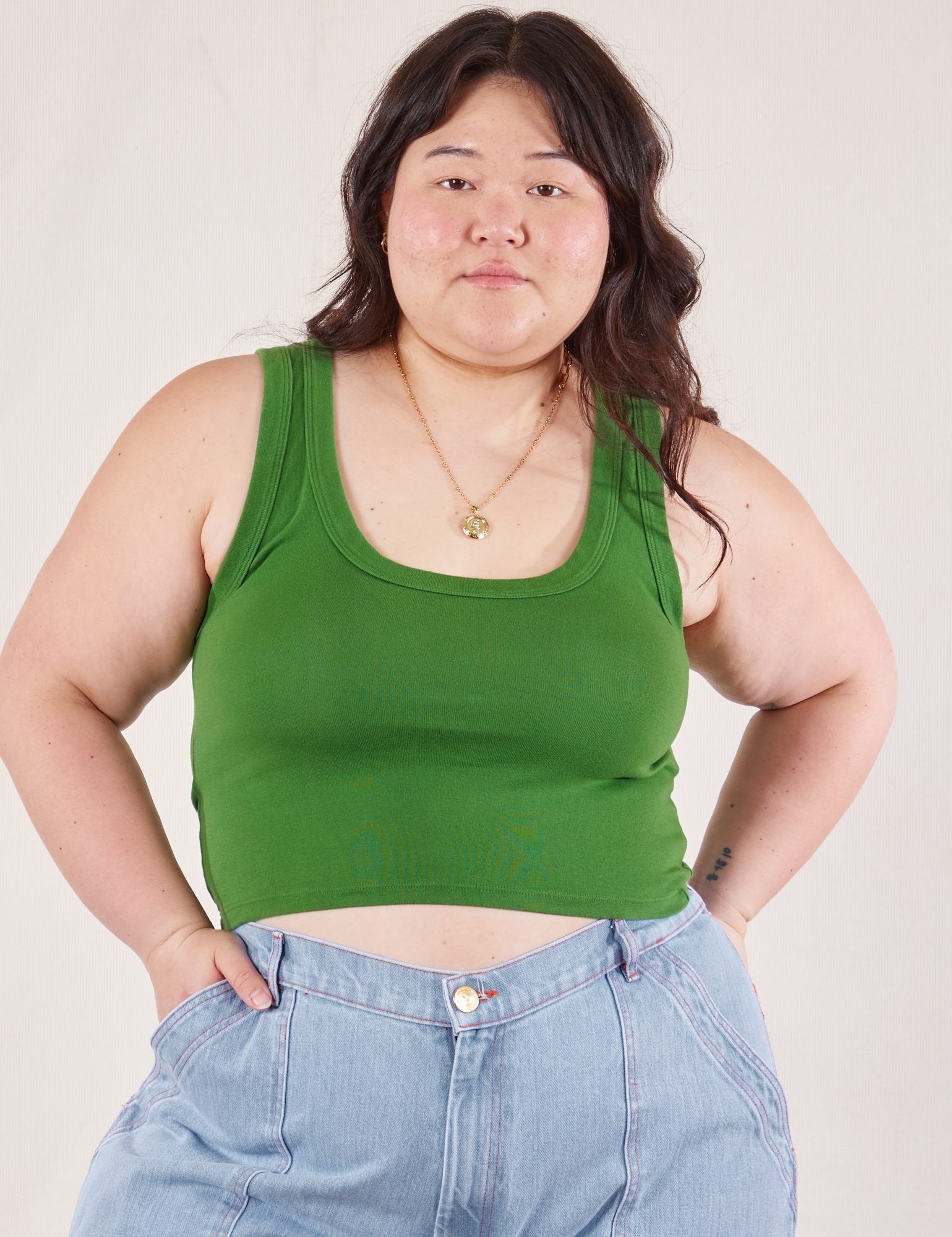Ashley is 5'7" and wearing L Cropped Tank Top in Lawn Green
