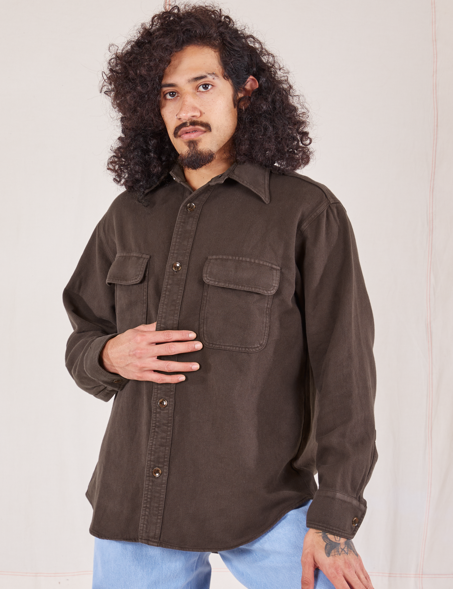 Jesse is 5&#39;8&quot; and wearing XS Flannel Overshirt in Espresso Brown