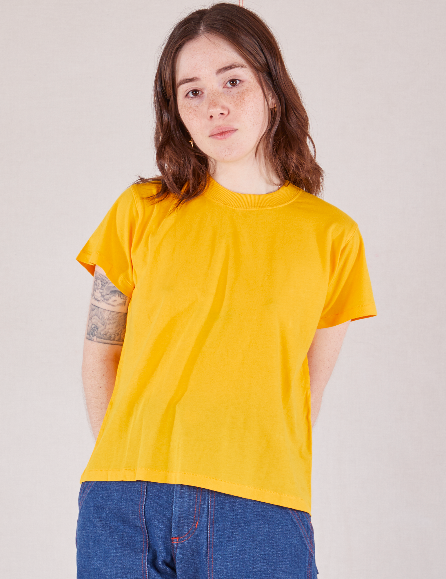 Hana is 5'3" and wearing P Organic Vintage Tee in Sunshine Yellow