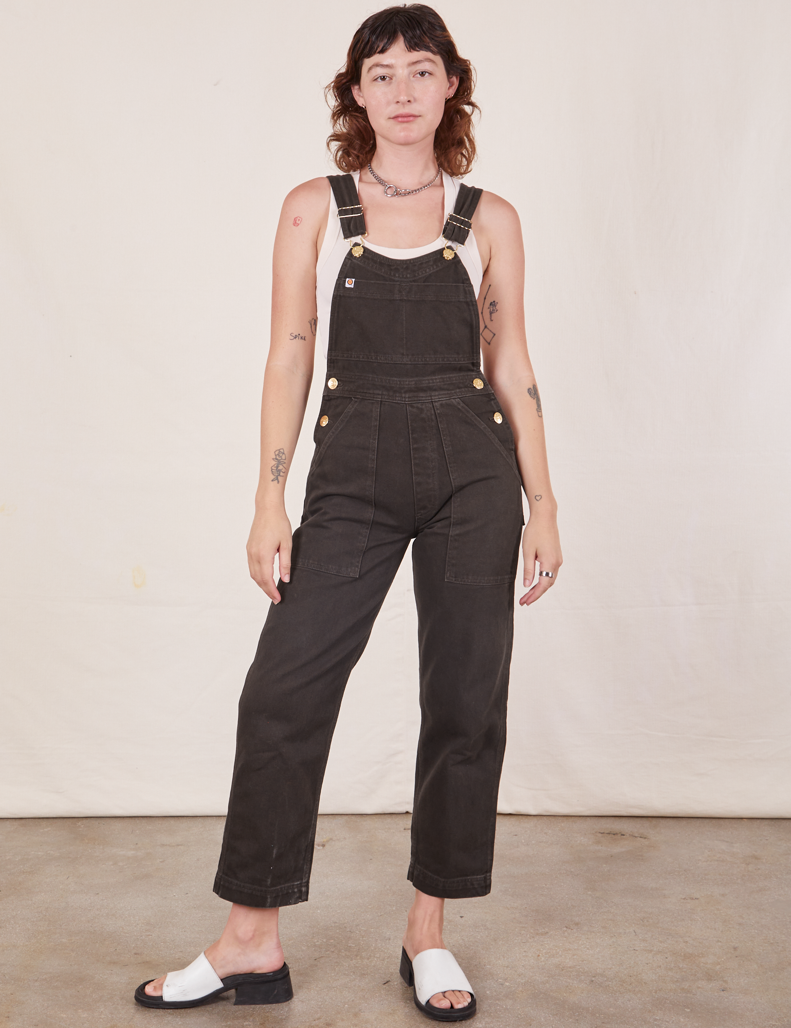Alex is 5&#39;8&quot;and wearing size P Original Overalls in Mono Espresso with a Cropped Tank Top in vintage tee off-white