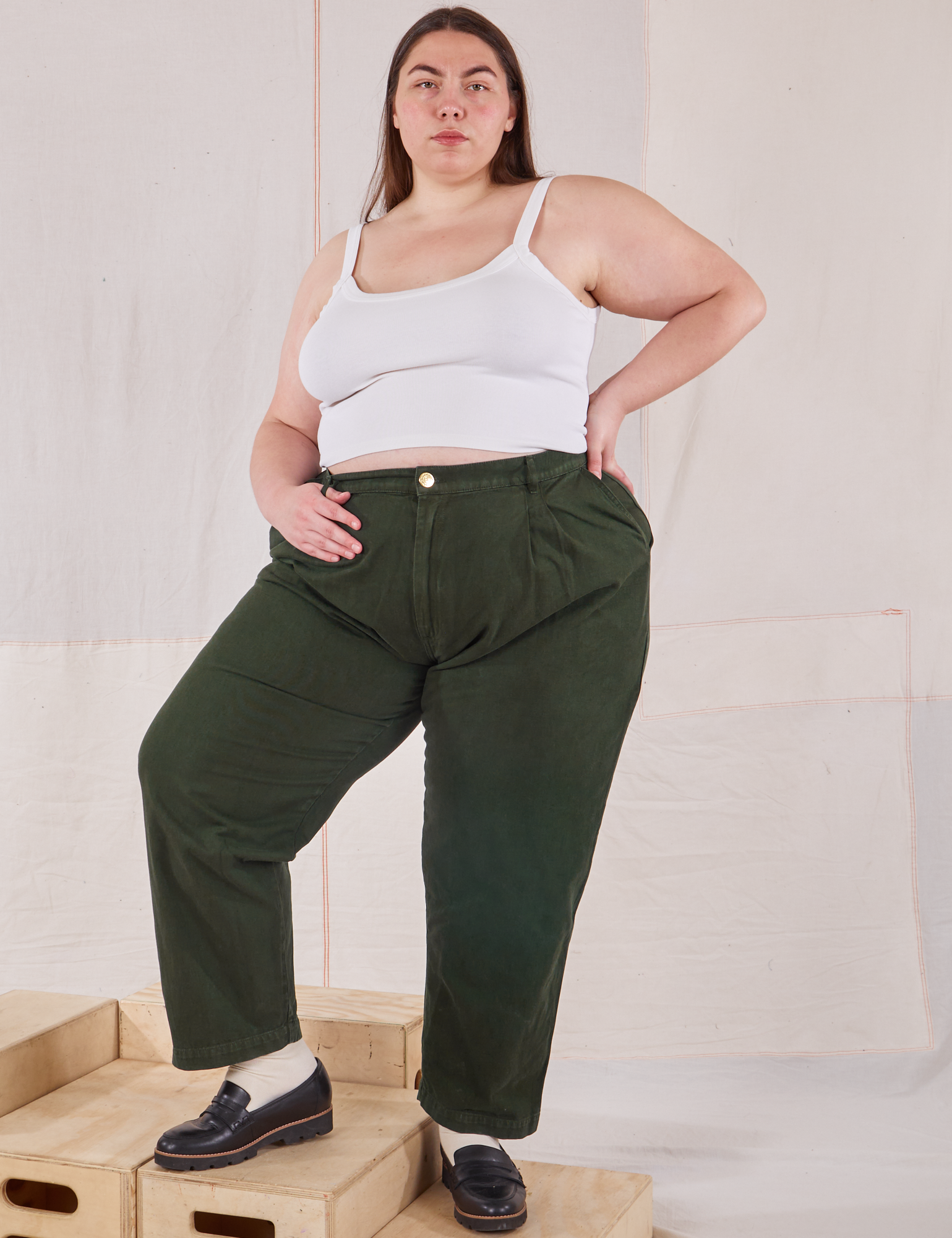 Marielena is wearing Heavyweight Trousers in Swamp Green and vintage tee off-white Cami
