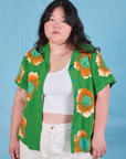 Ashley is 5'7" and wearing L Paintstamped Pantry Button-Up in Kelly Green