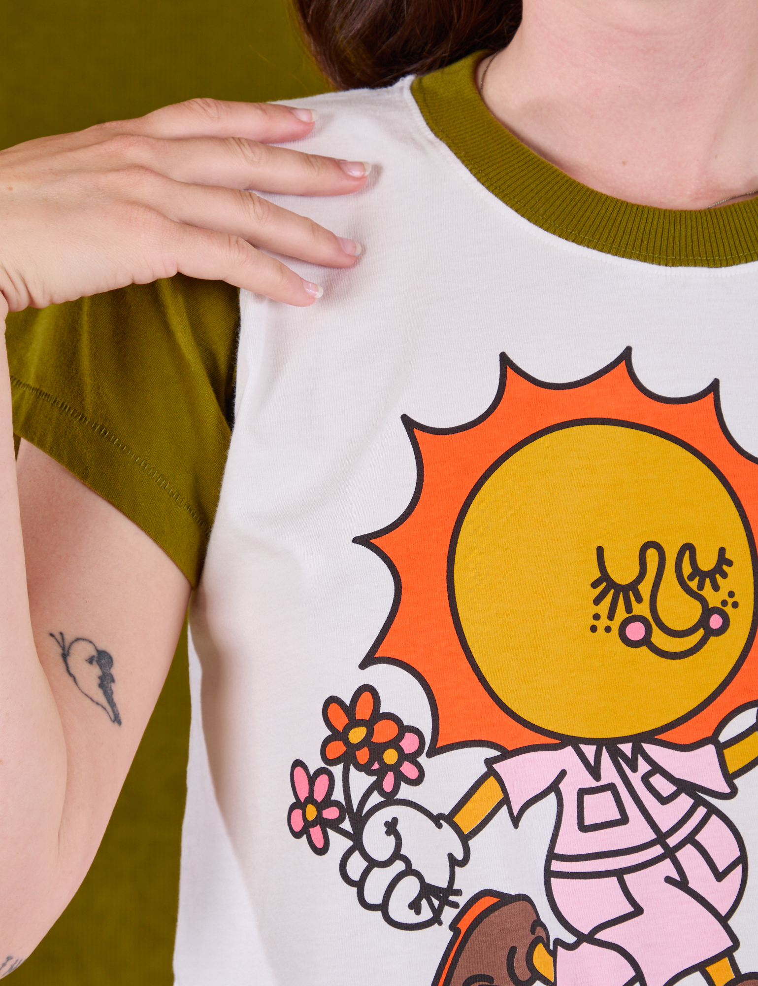 Anniversary Tee in Walkin' On Sun Baby close up on Alex