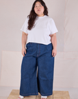 Ashley is wearing Cropped Burly Tee in Vintage Tee White and dark wash Indigo Wide Leg Jeans