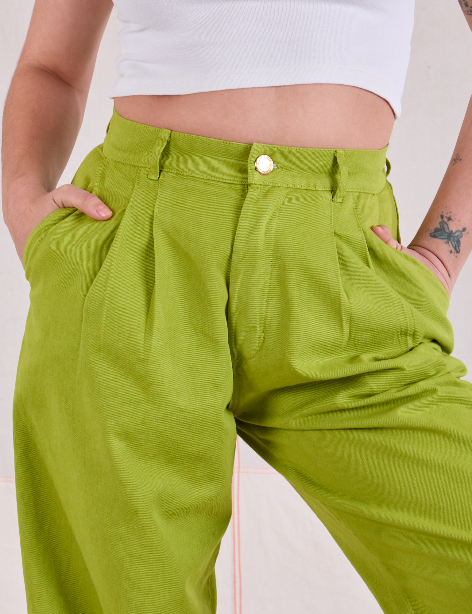 Heavyweight Trousers in Gross Green close up on Betty