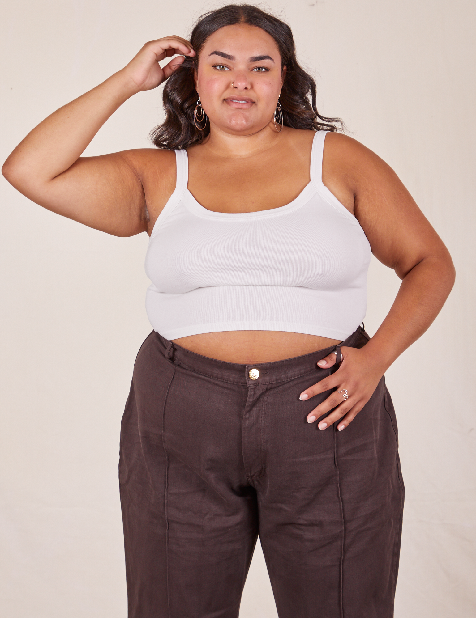 Alicia is 5&#39;9&quot; and wearing XL Cropped Cami in Vintage Off-White worn with espresso brown Western Pants