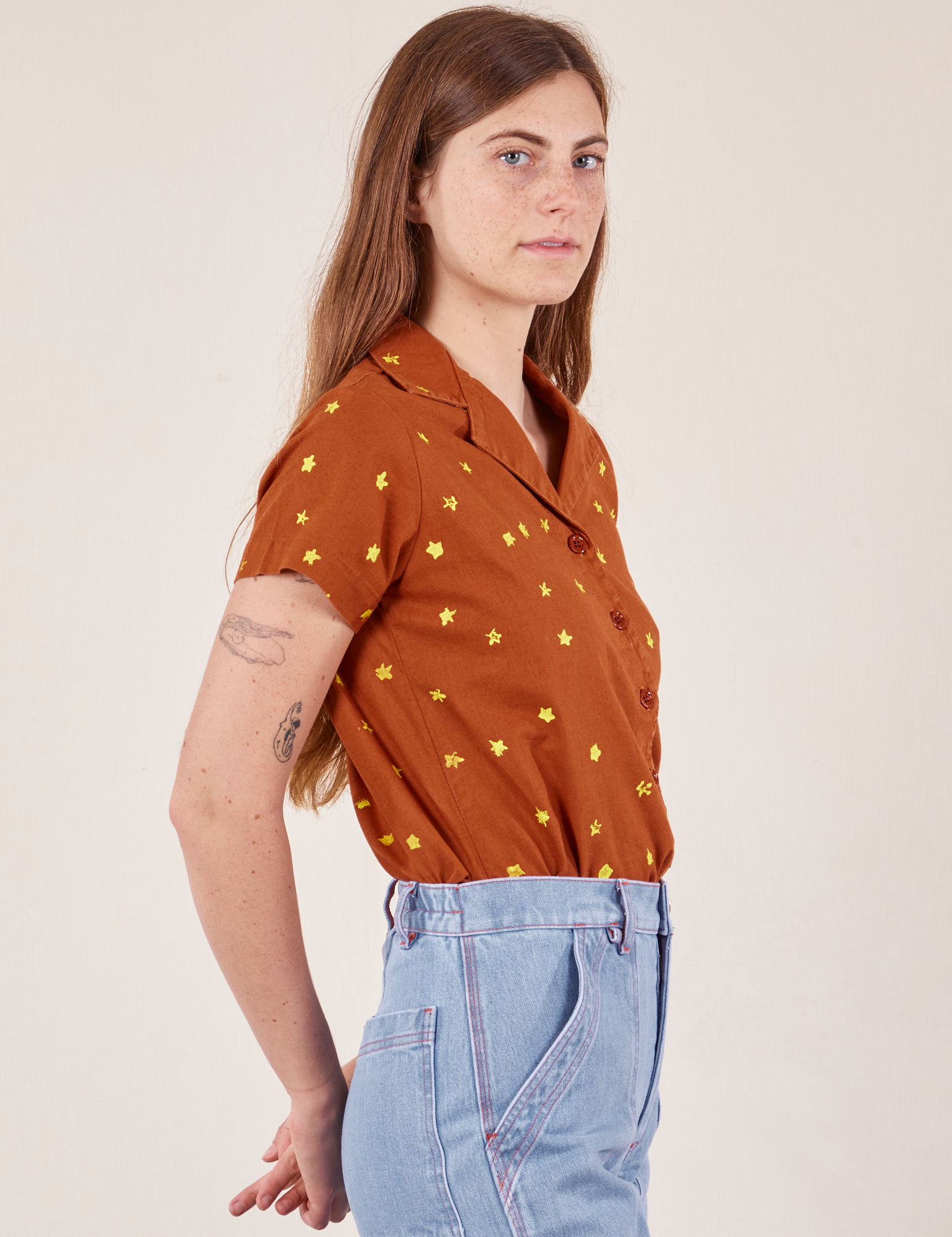 Side view of Icon Pantry Button-Up in Stars on Scarlett