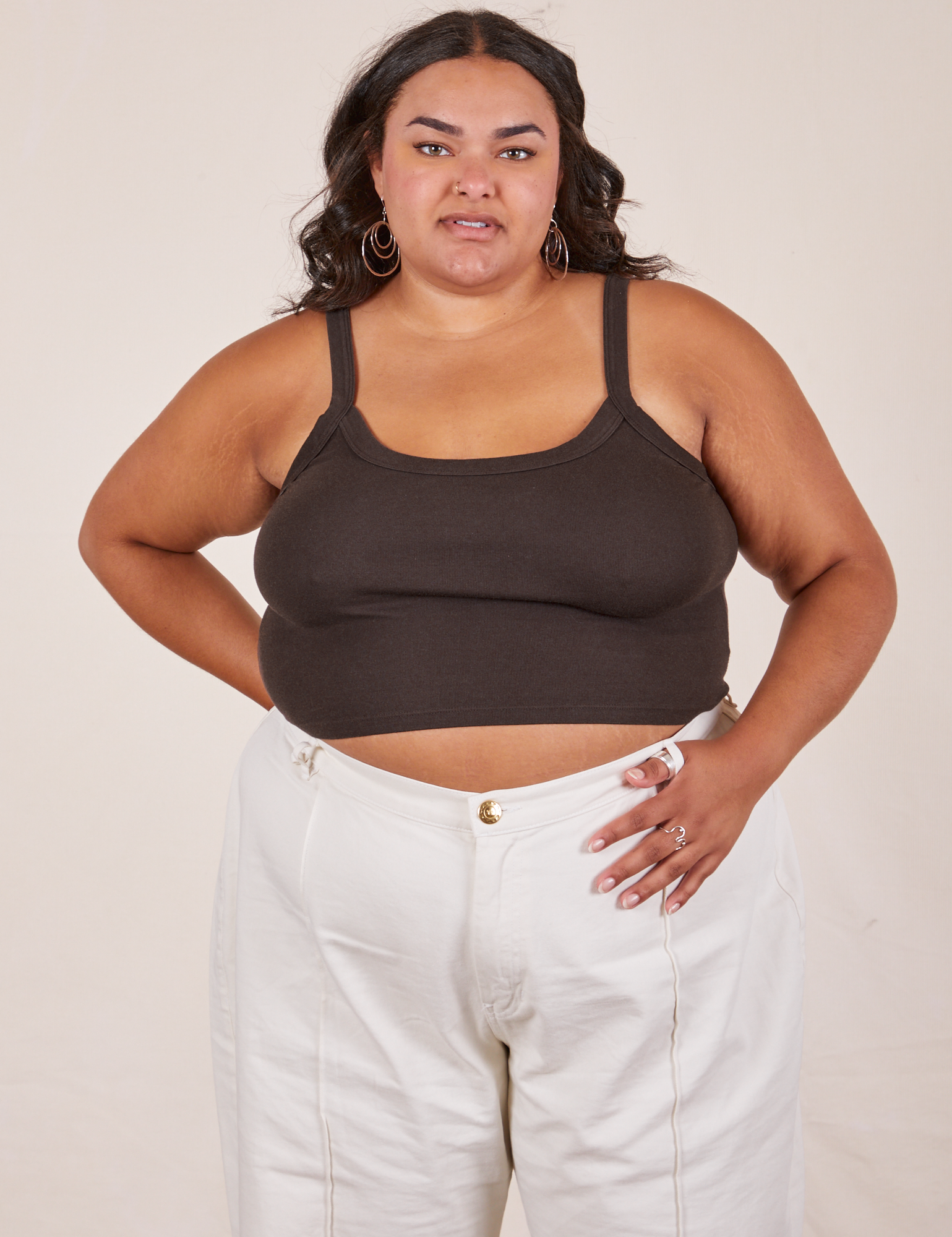Alicia is 5&#39;9&quot; and wearing XL Cropped Cami in Espresso Brown paired with vintage off-white Western Pants