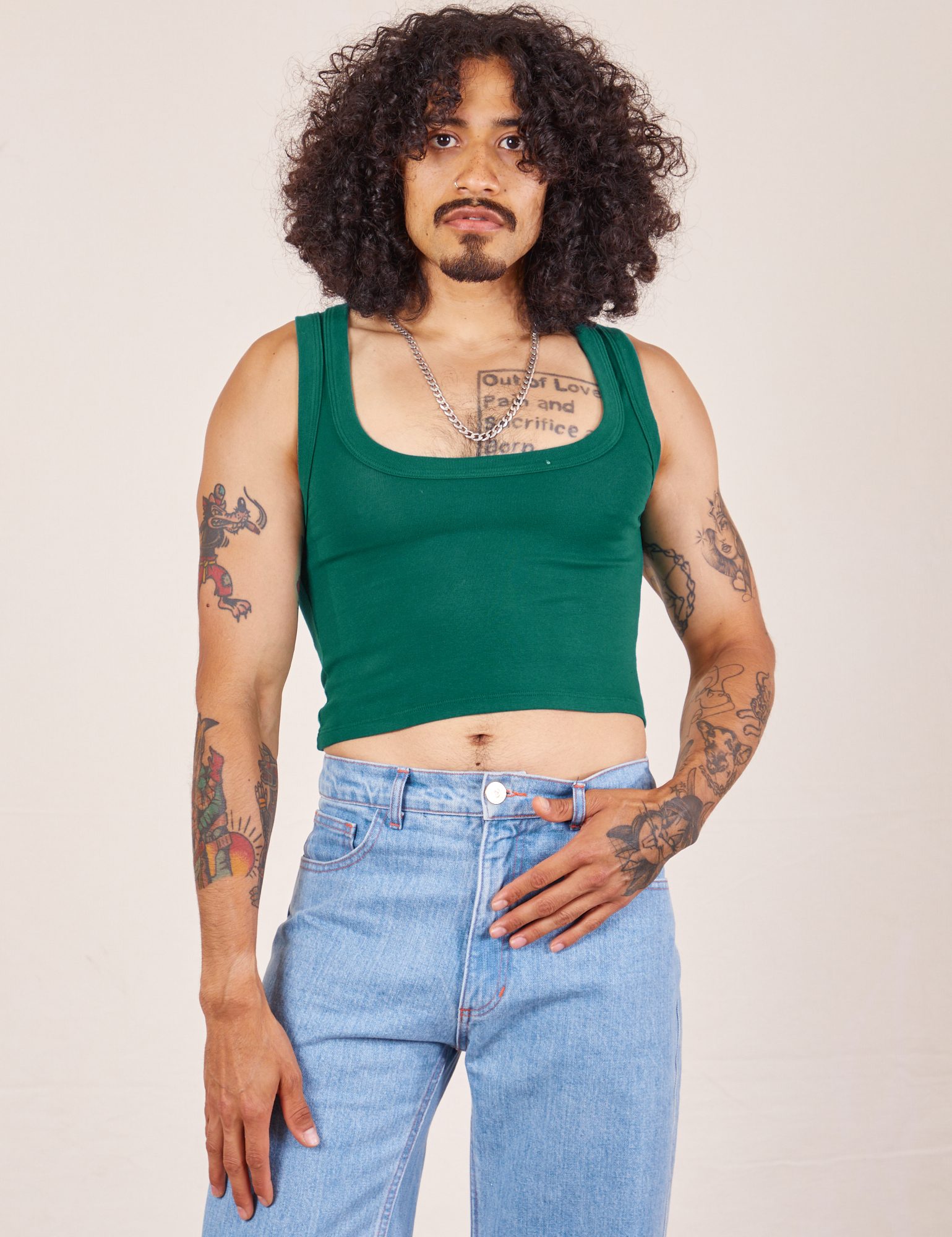 Jesse is 5&#39;8&quot; and wearing XS Cropped Tank Top in Hunter Green