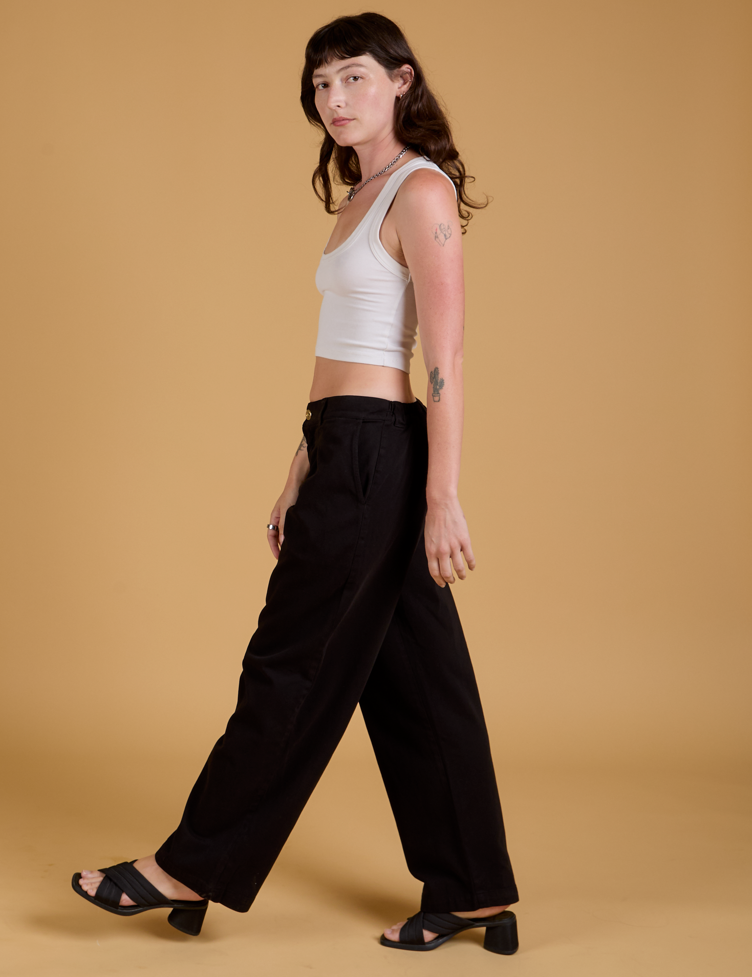 Baggy Mid-Rise Trousers in Basic Black side view on Alex