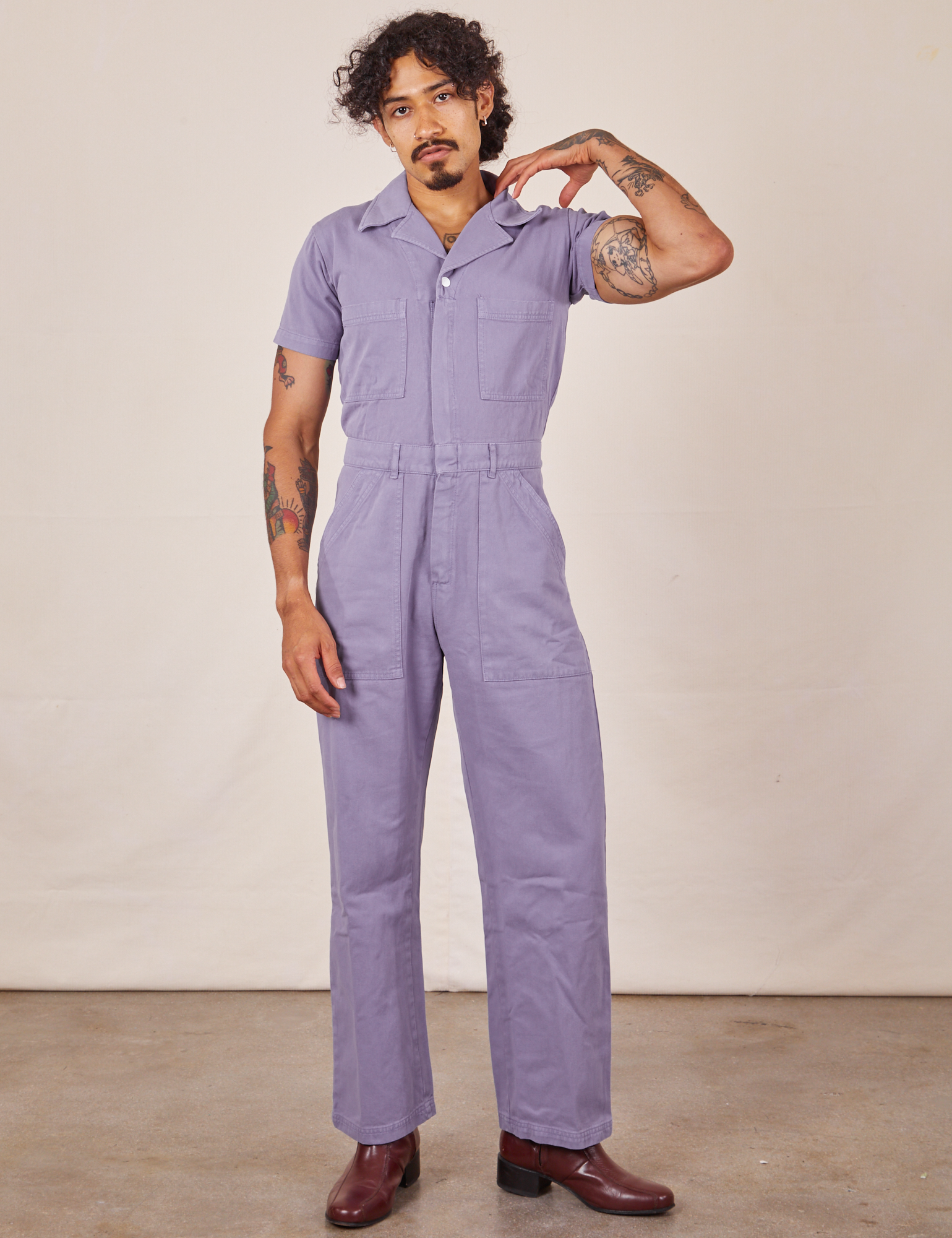 Jesse is 5&#39;7&quot; and wearing S Short Sleeve Jumpsuit in Faded Grape