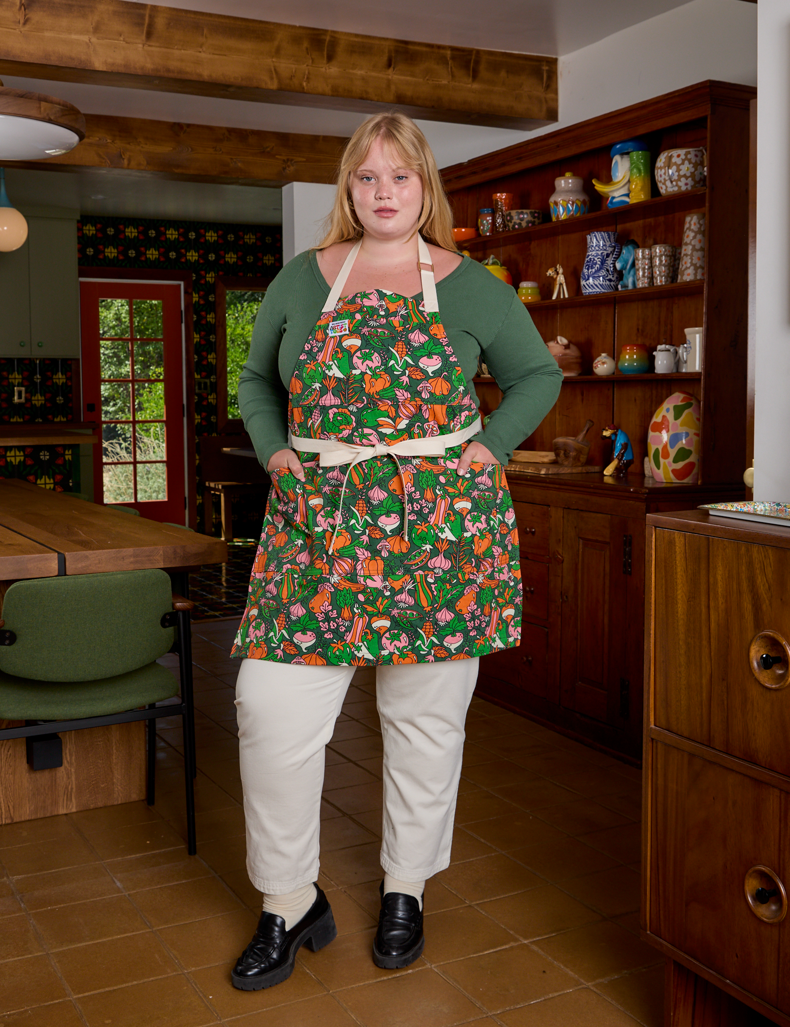 Kitchen Collection Full Apron worn by Juliet
