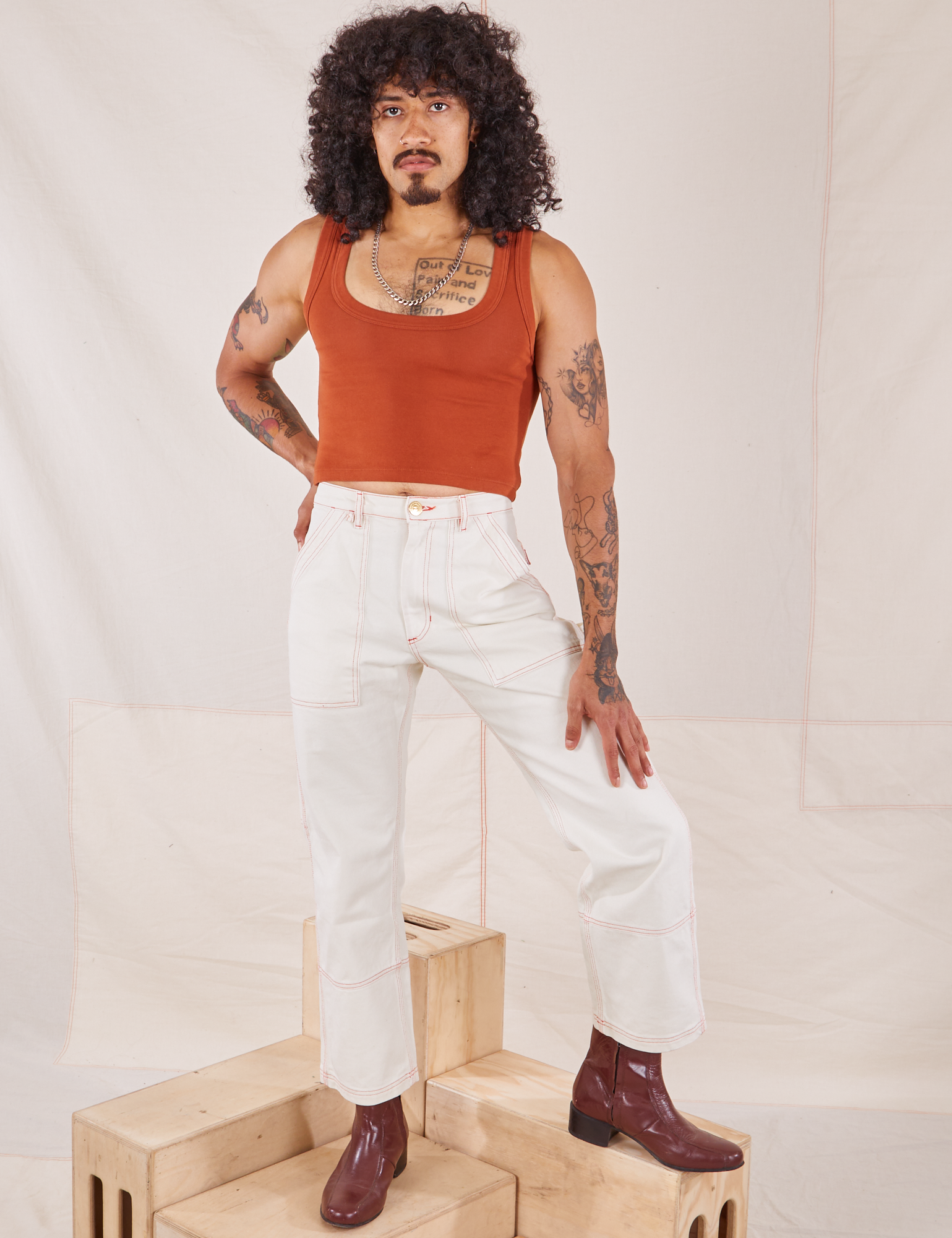 Jesse is 5&#39;8&quot; and wearing XS Carpenter Jeans in Vintage Off-White paired with burnt terracotta Cropped Tank Top