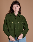 Alex is 5'8" and wearing P Cropped Corduroy Overshirt in Evergreen