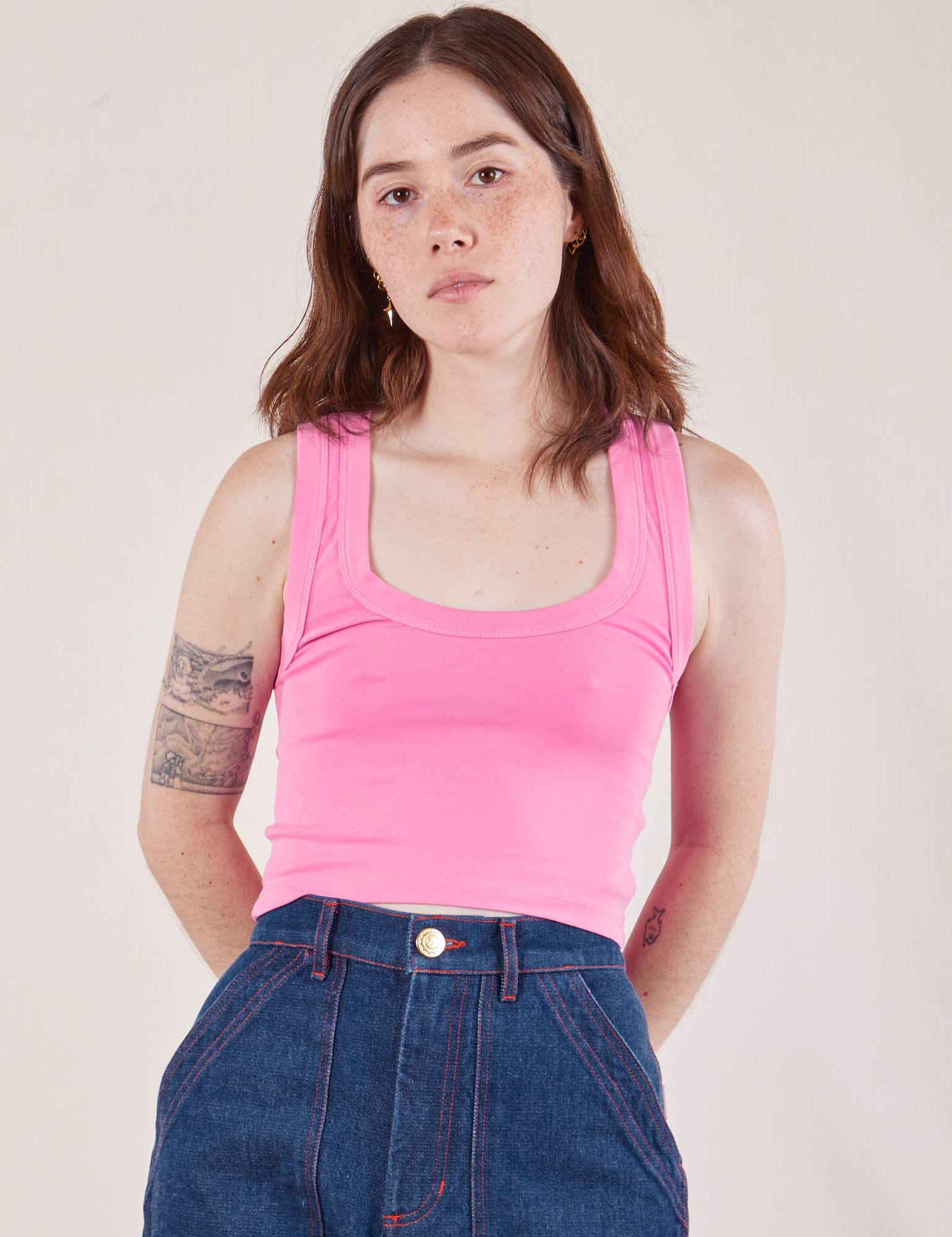 Hana is 5'3" and wearing P Cropped Tank Top in Bubblegum Pink