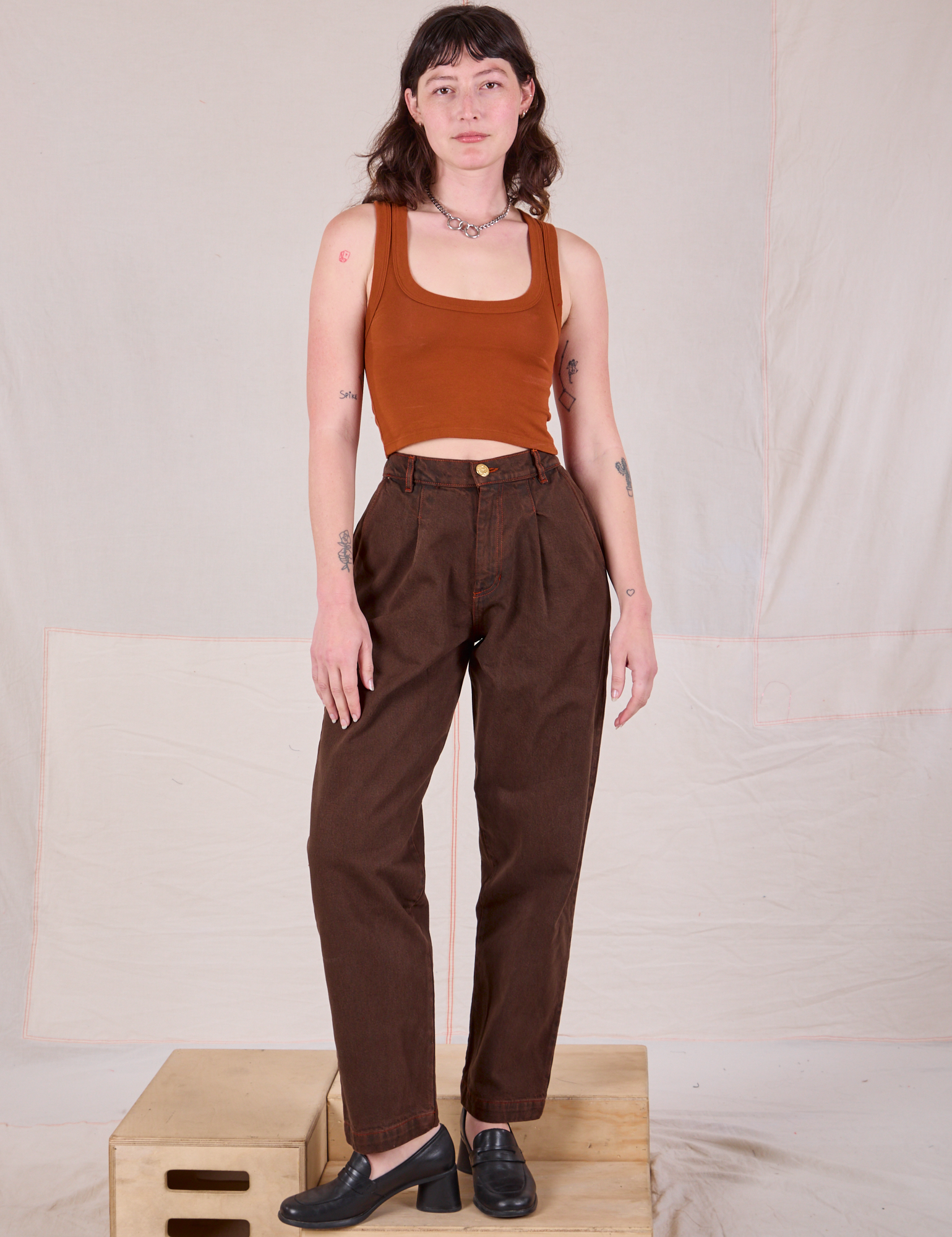 Alex is 5’8” and wearing XXS Overdyed Denim Trouser in Fudge paired with a burnt terracotta Cropped Tank