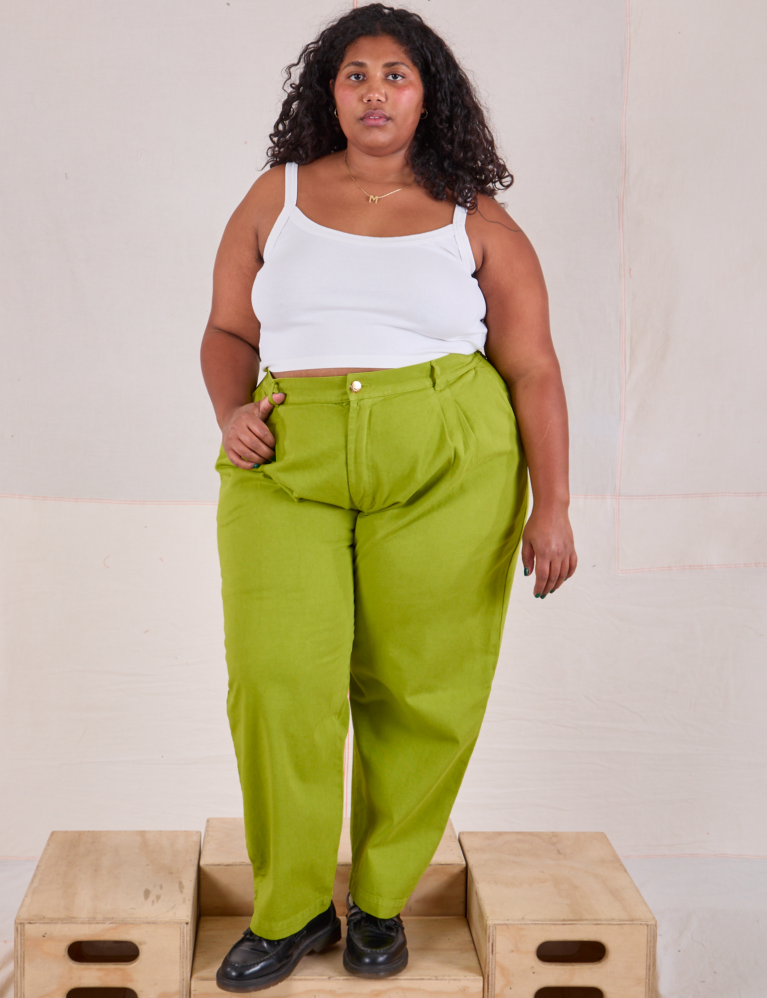 Morgan is 5'5' and wearing 1XL Heavyweight Trousers in Gross Green paired with Cami in vintage tee off-white