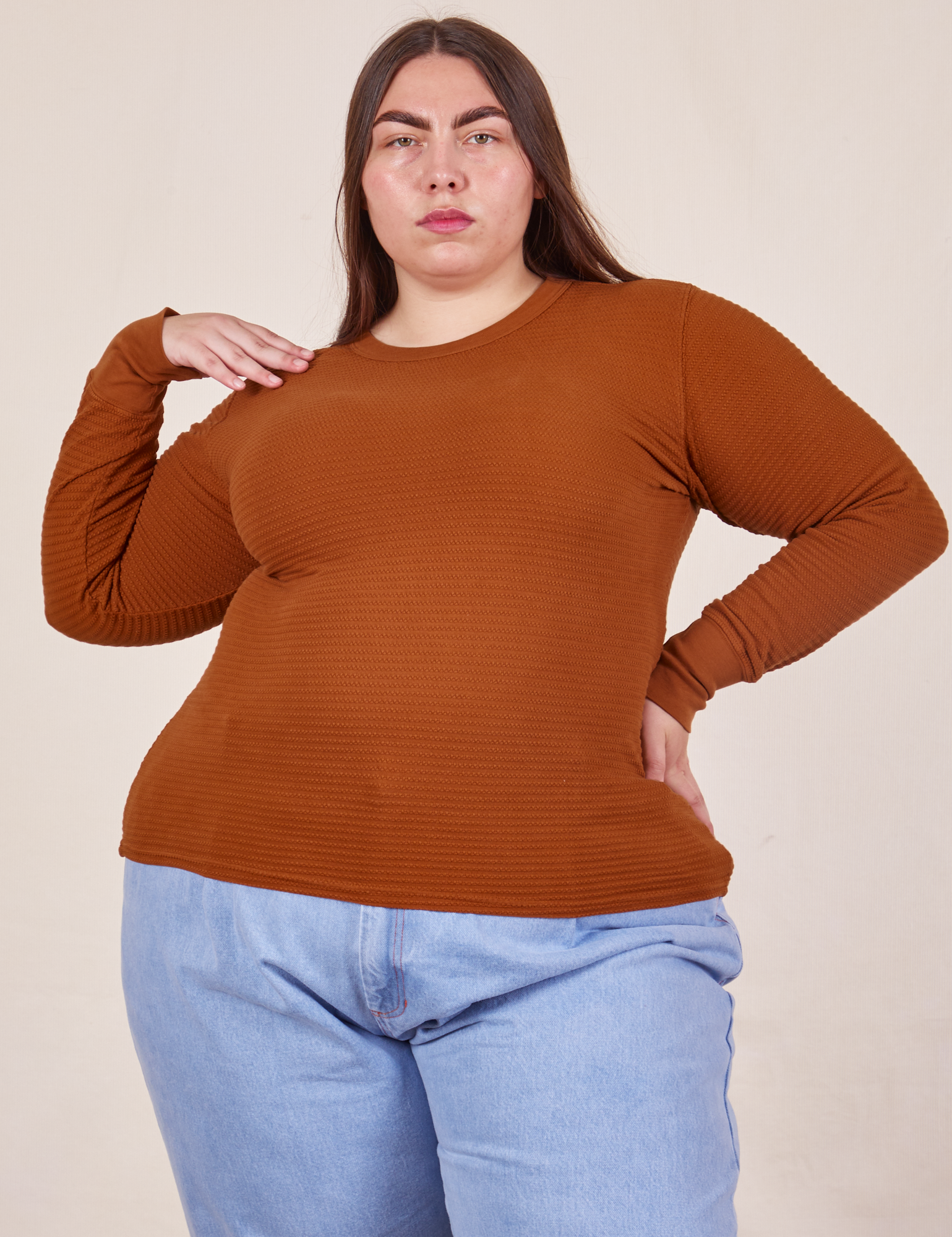Marielena is wearing 2XL Honeycomb Thermal in Burnt Terracotta