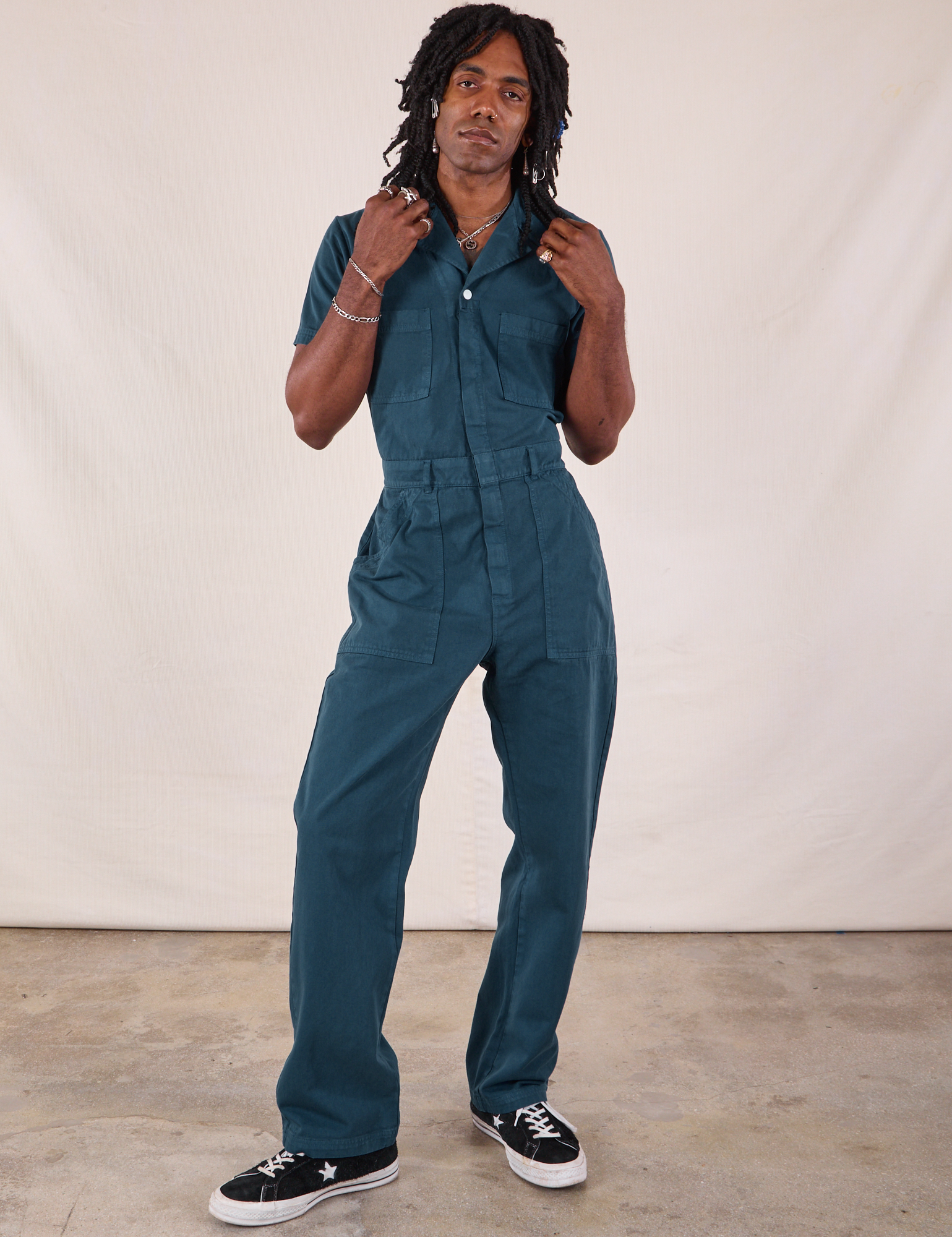 Jerrod is 6'3" and wearing M Long Jumpsuit in Lagoon
