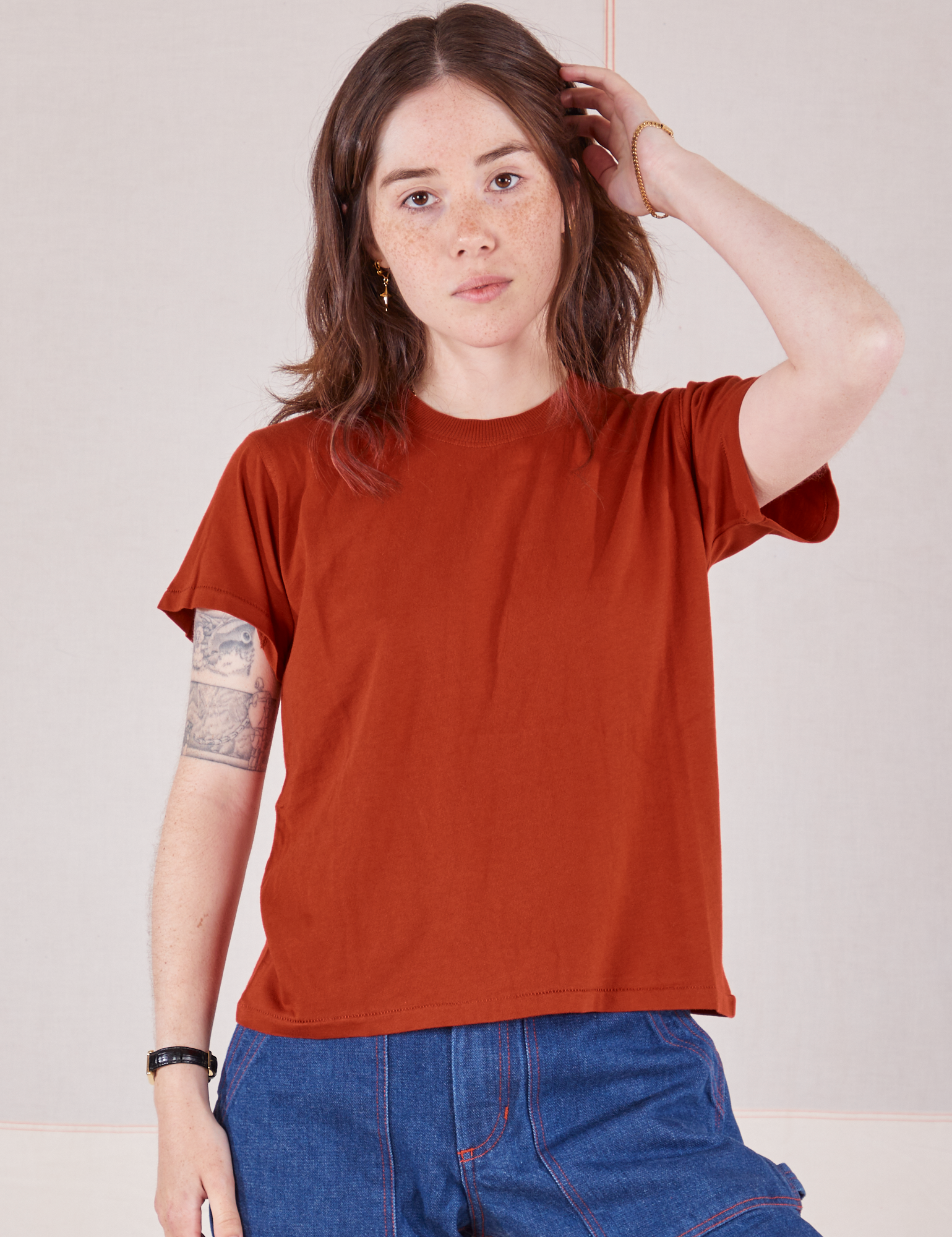 Hana is 5&#39;3&quot; and wearing P Organic Vintage Tee in Paprika