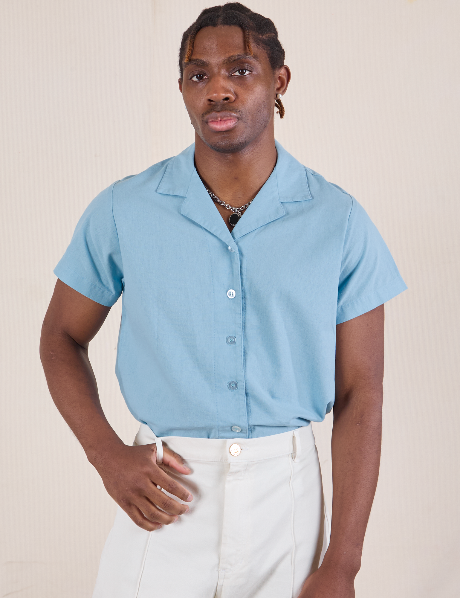 Isaac is 5'10" and wearing M Pantry Button-Up in Baby Blue
