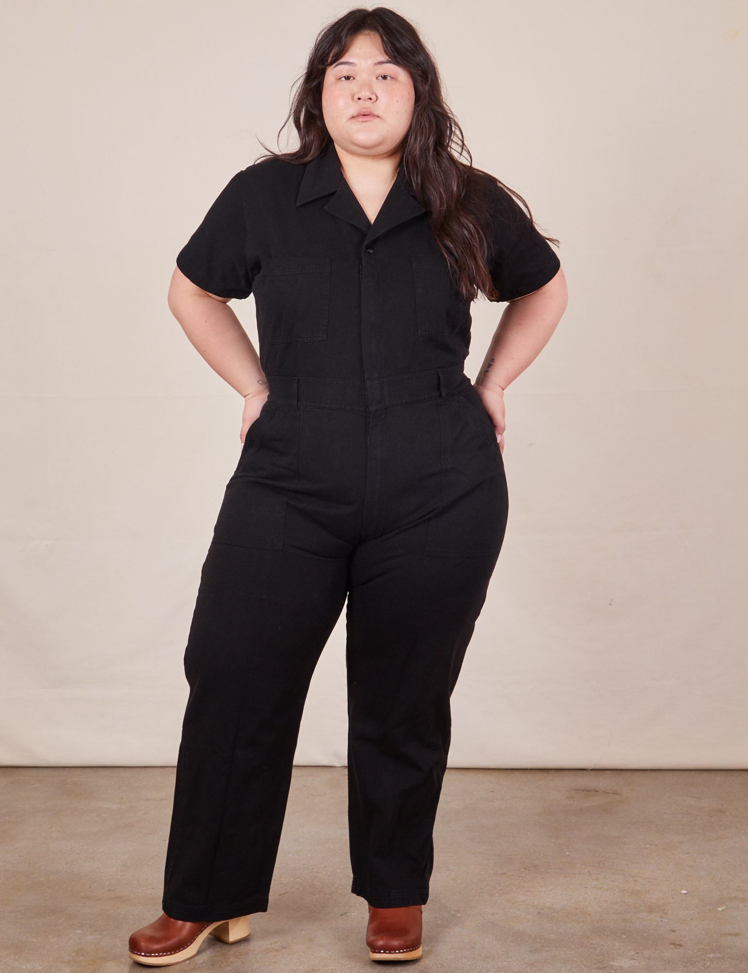 Ashley is 5&#39;7&quot; and wearing 1XL Short Sleeve Jumpsuit in Basic Black