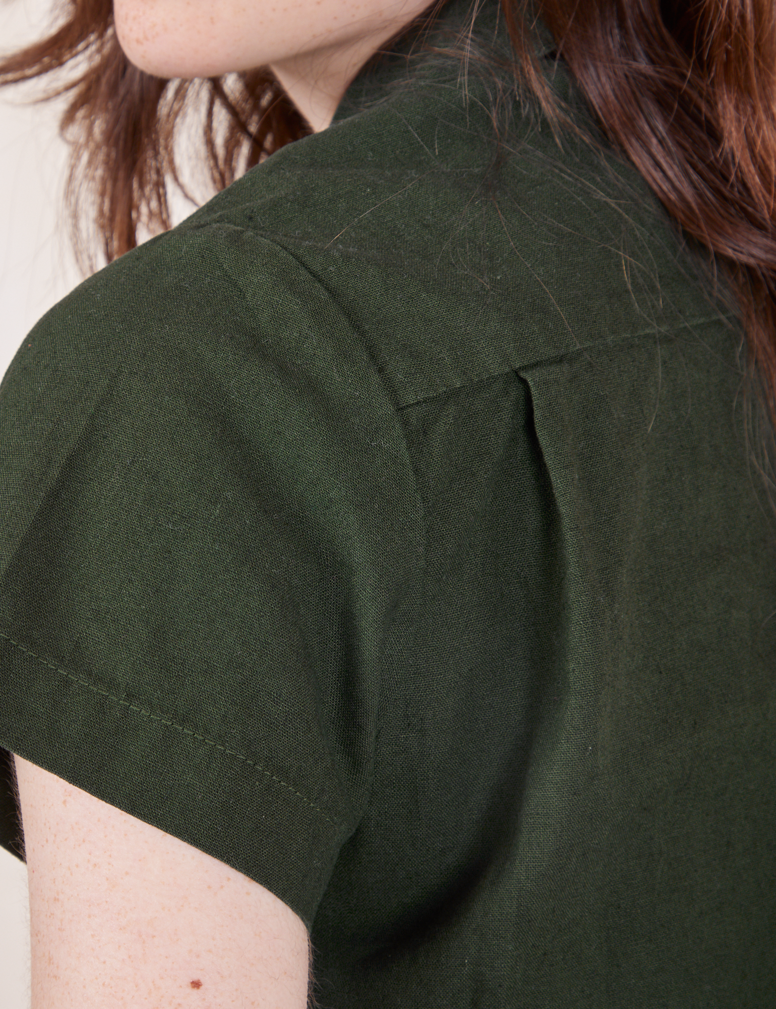 Pantry Button-Up in Swamp Green back shoulder close up on Hana