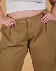 Baggy Mid-Rise Trousers in Desert Brown front close up on Juliet