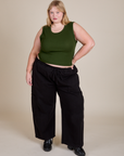 Juliet is 5'7" and wearing L Muscle Tee in Evergreen paired with black Drop Pocket Cargo Pants