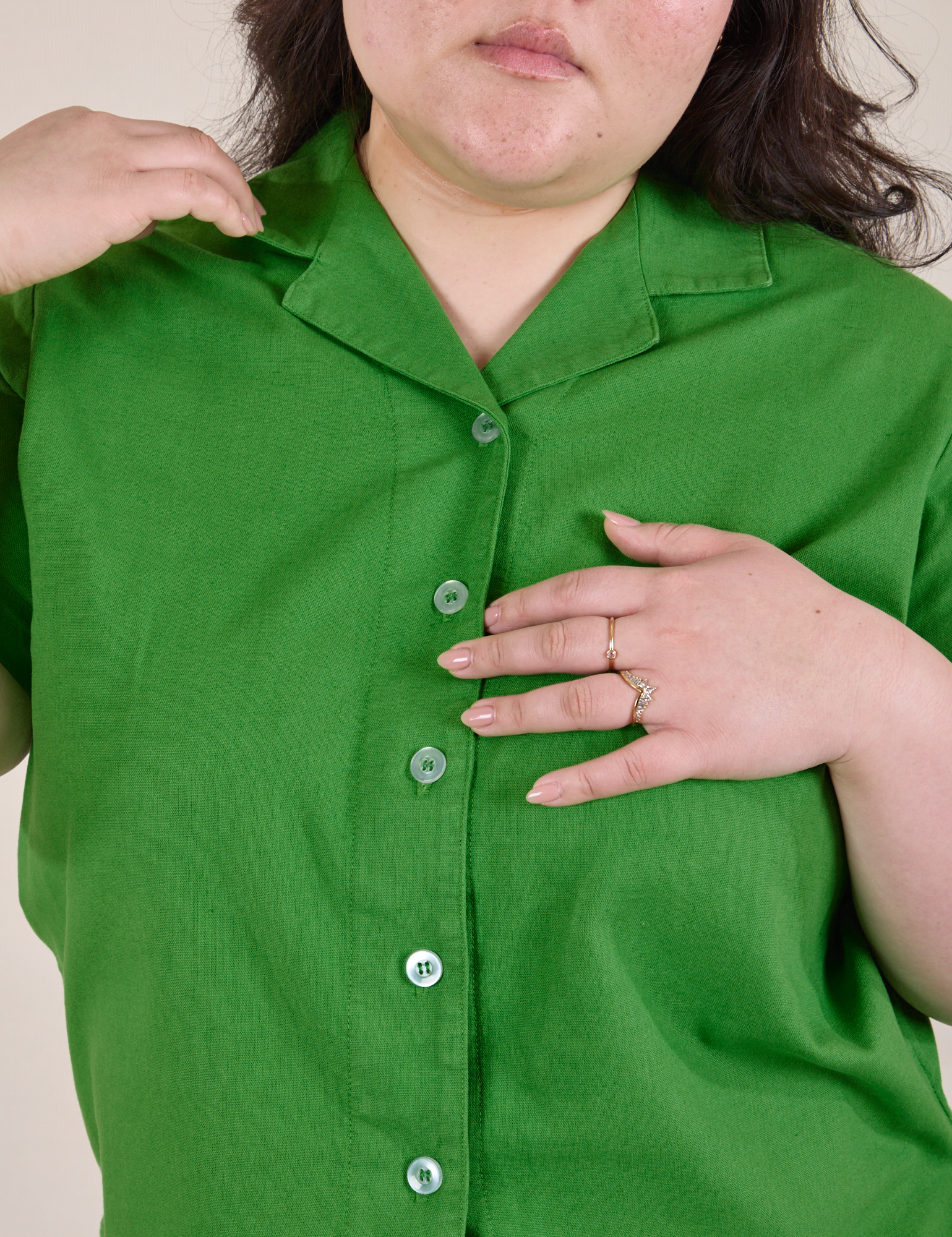 Pantry Button-Up in Kelly Green front close up on Ashley
