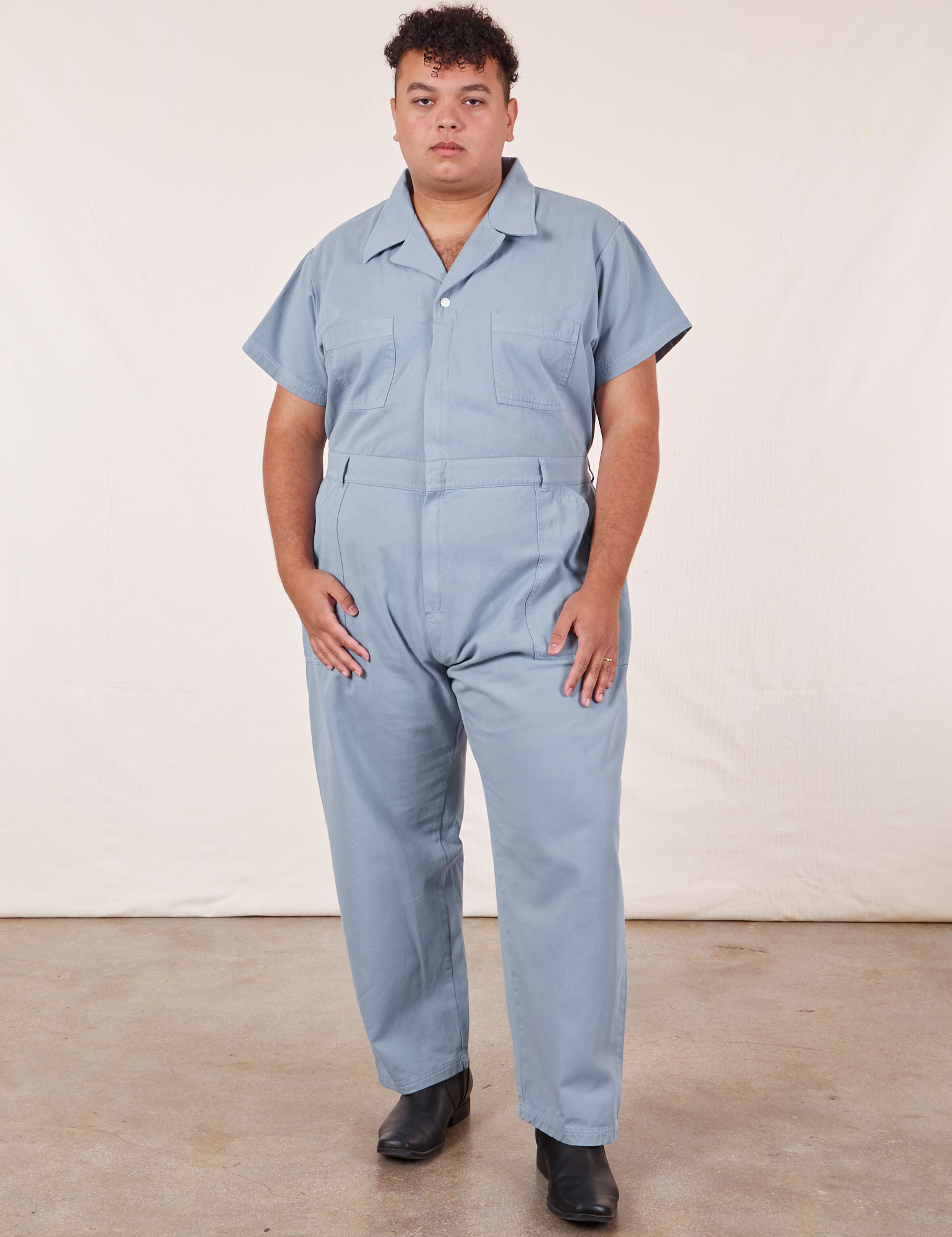 Miguel 6&#39;0&quot; is and wearing 2XL Short Sleeve Jumpsuit in Periwinkle