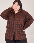 Ashley is 5'7" and wearing M Plaid Flannel Overshirt in Fudgesicle Brown