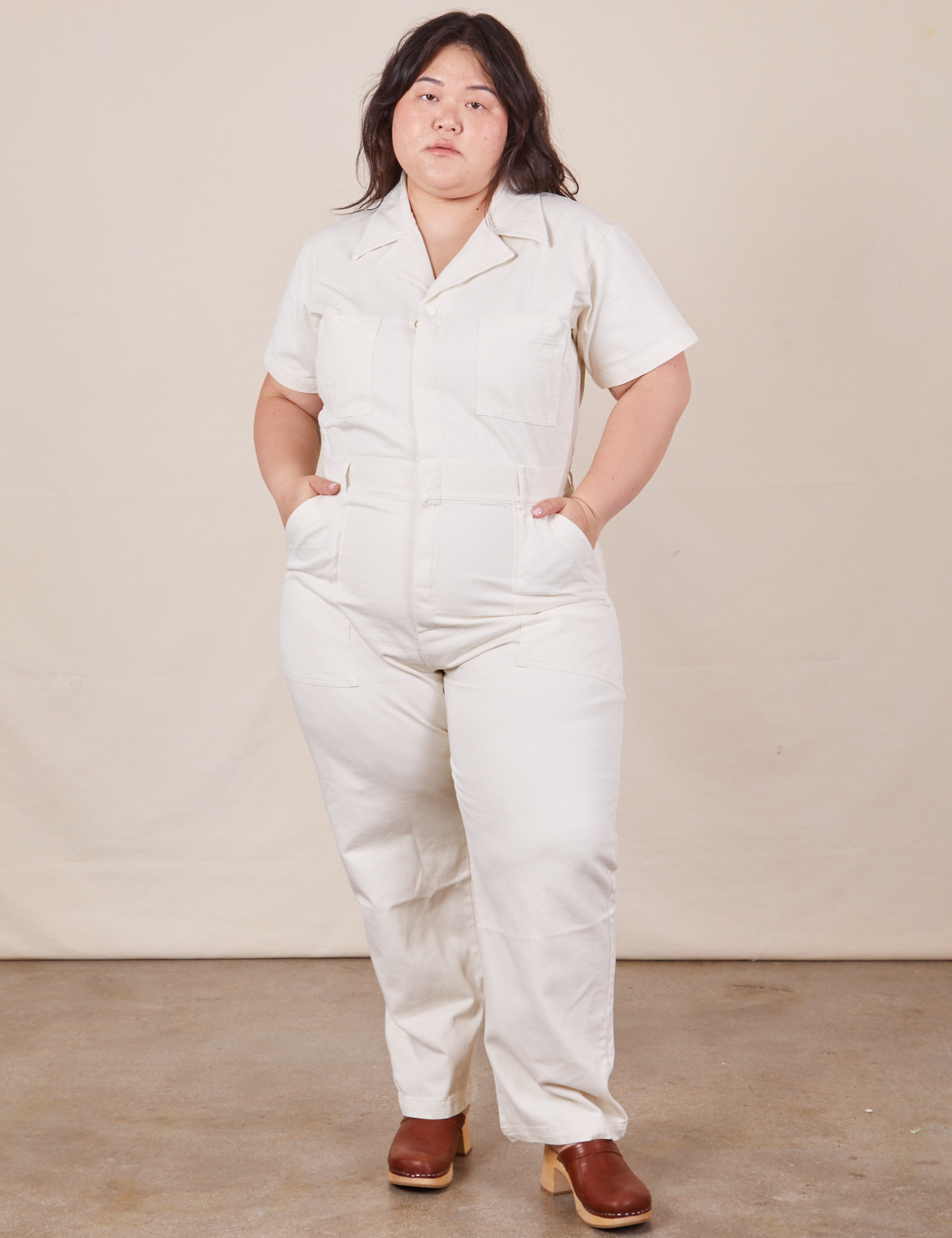 Ashley is 5&#39;7&quot; and wearing 1XL Short Sleeve Jumpsuit in Vintage Tee Off-White
