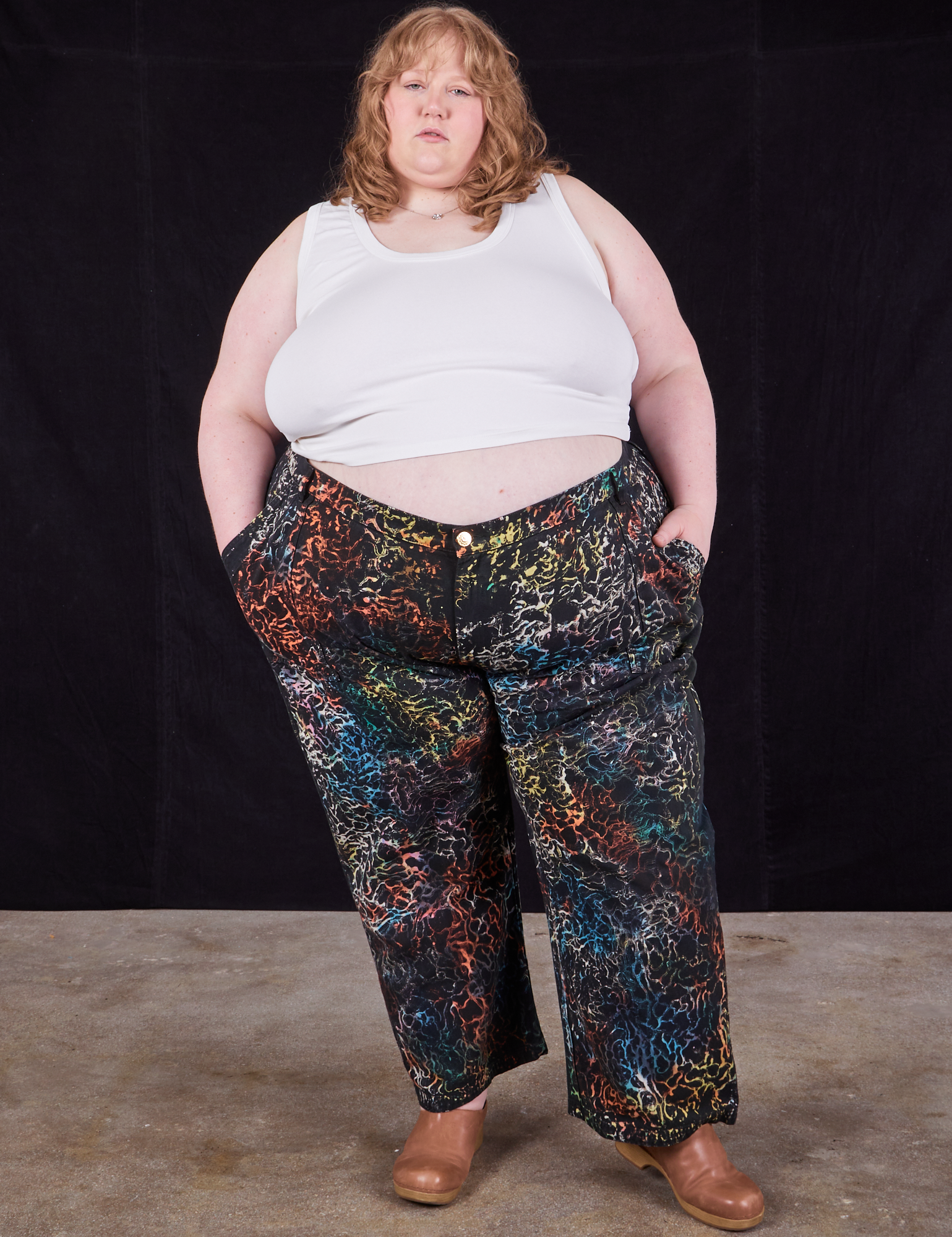 Catie is 5&#39;11&quot; and wearing 6XL Wavy Dye Work Pants paired with Cropped Tank in vintage tee off-white