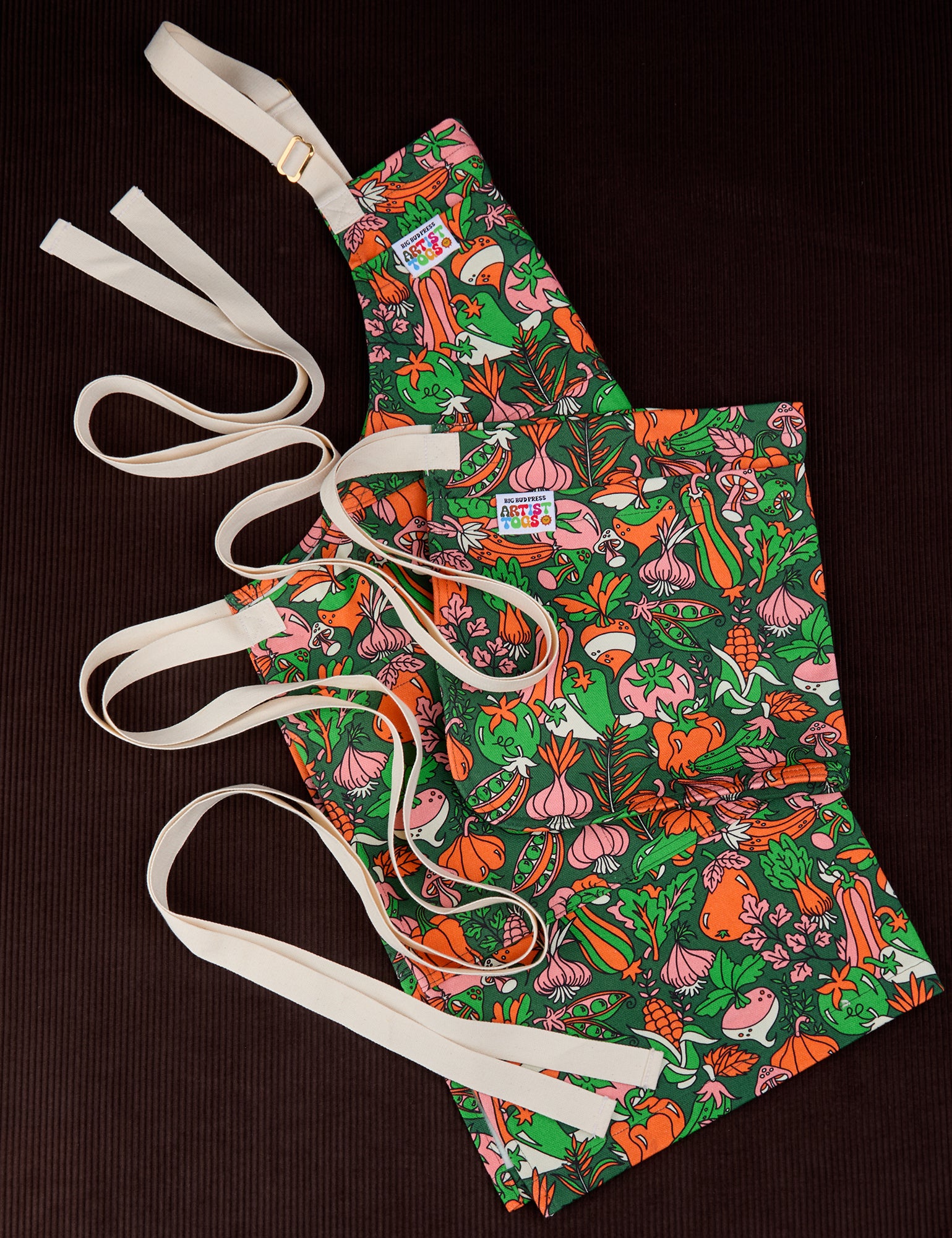 Kitchen Collection Waist Apron on top of Full Apron