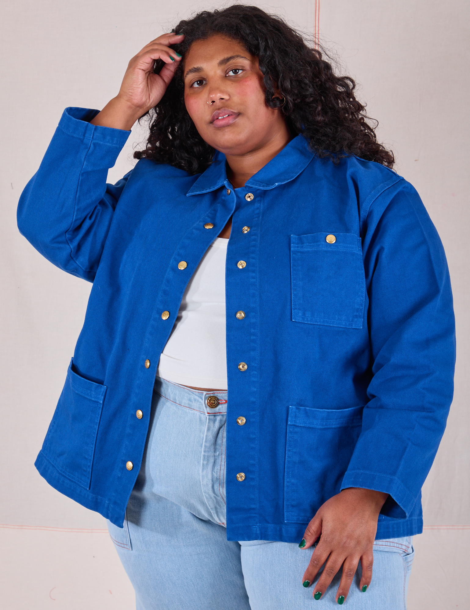 Morgan is 5'5" and wearing 1XL Denim Work Jacket in Royal Blue