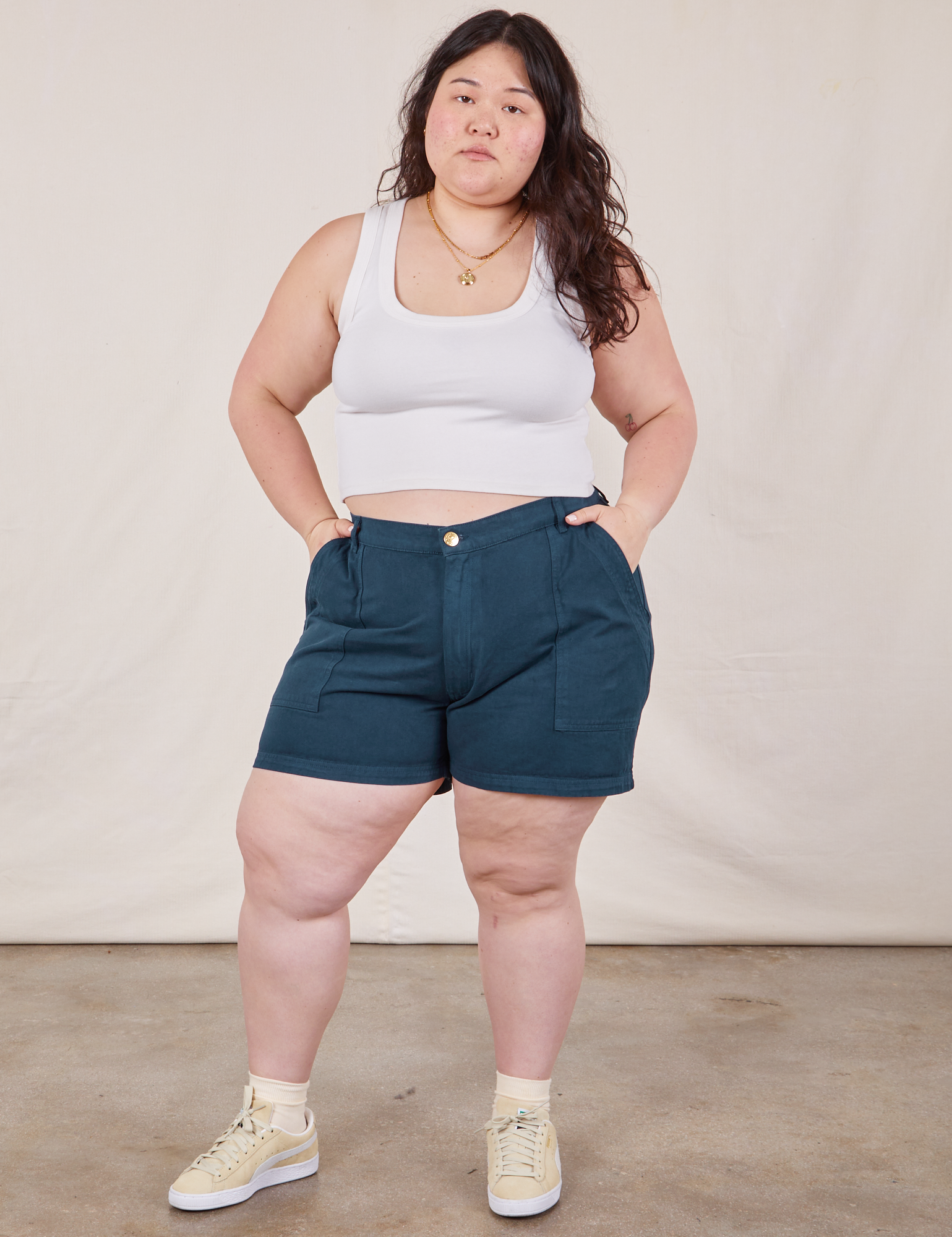 Ashley is 5’7” and wearing 1XL Classic Work Shorts in Lagoon paired with Cropped Tank Top in vintage tee off-white