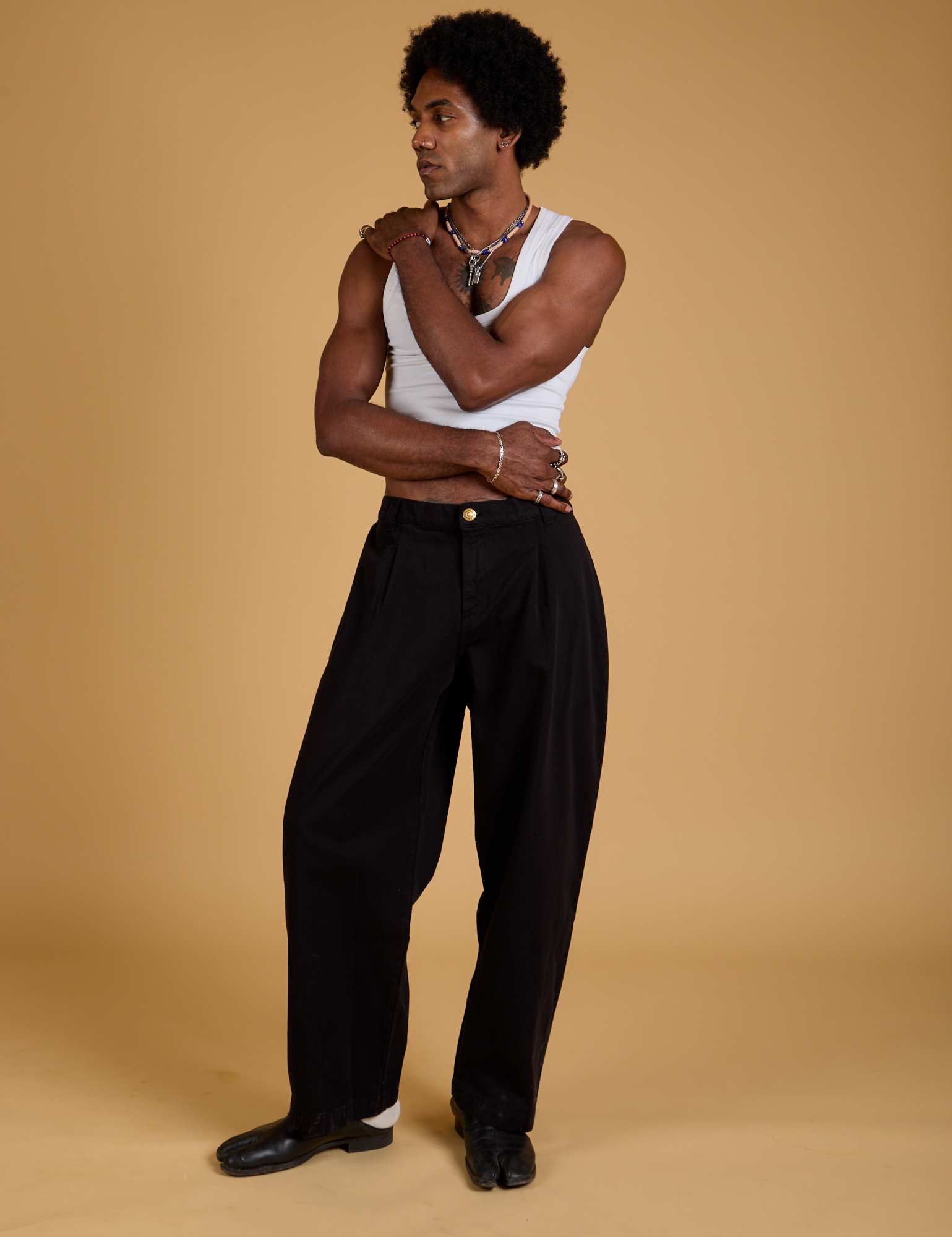Jerrod is wearing Baggy Mid-Rise Trousers in Basic Black