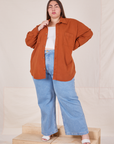 Marielena is wearing Oversize Overshirt in Burnt Terracotta and light wash Sailor Jeans