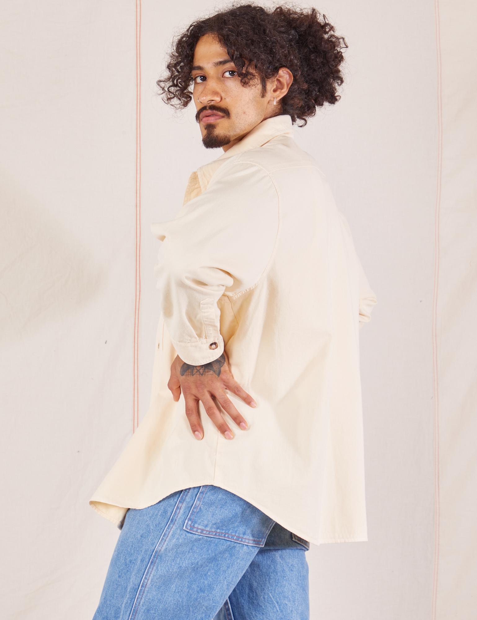 Side view of Oversize Overshirt in Vintage Tee Off-White worn by Jesse