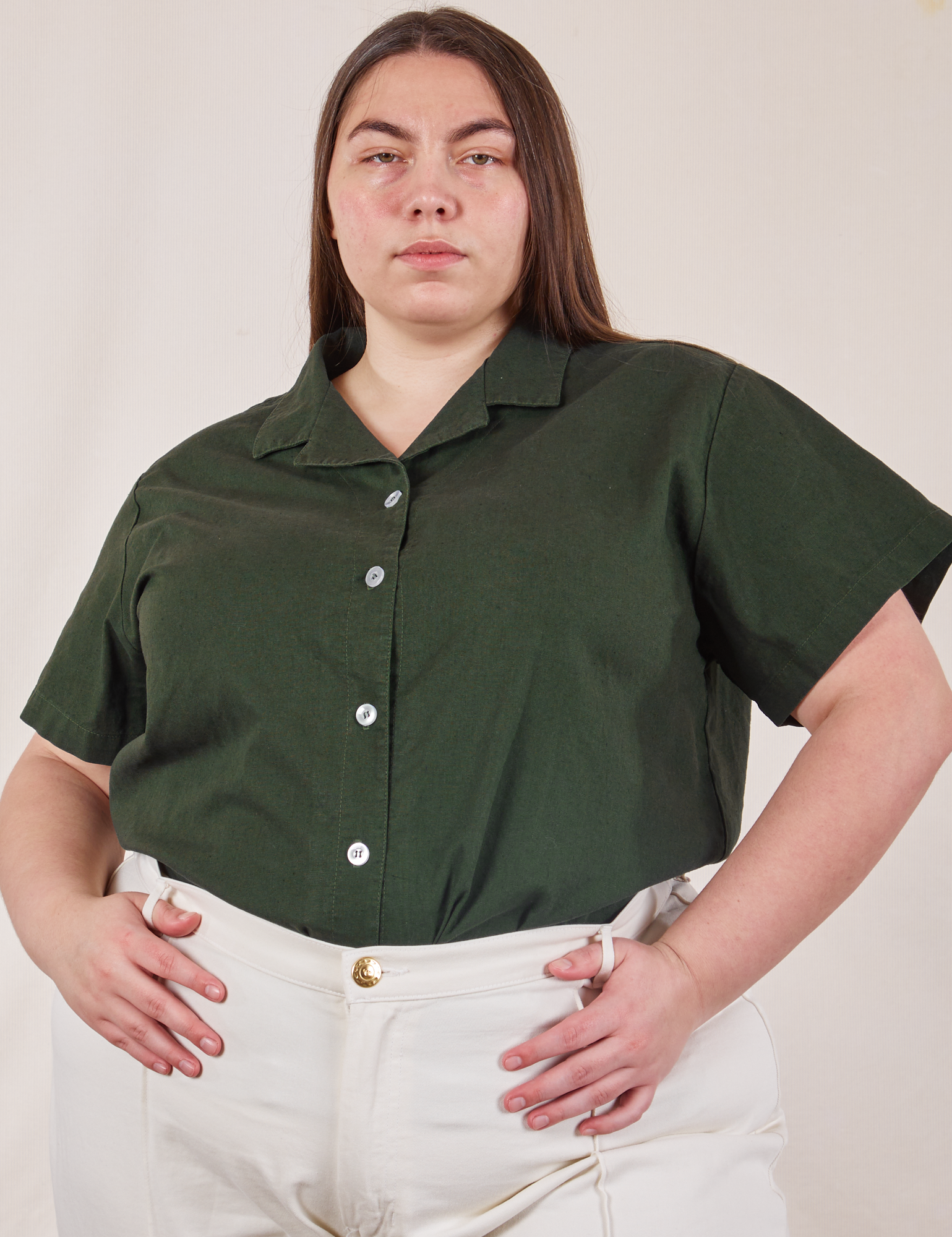 Marielena is 5&#39;8&quot; and wearing 2XL Pantry Button-Up in Swamp Green