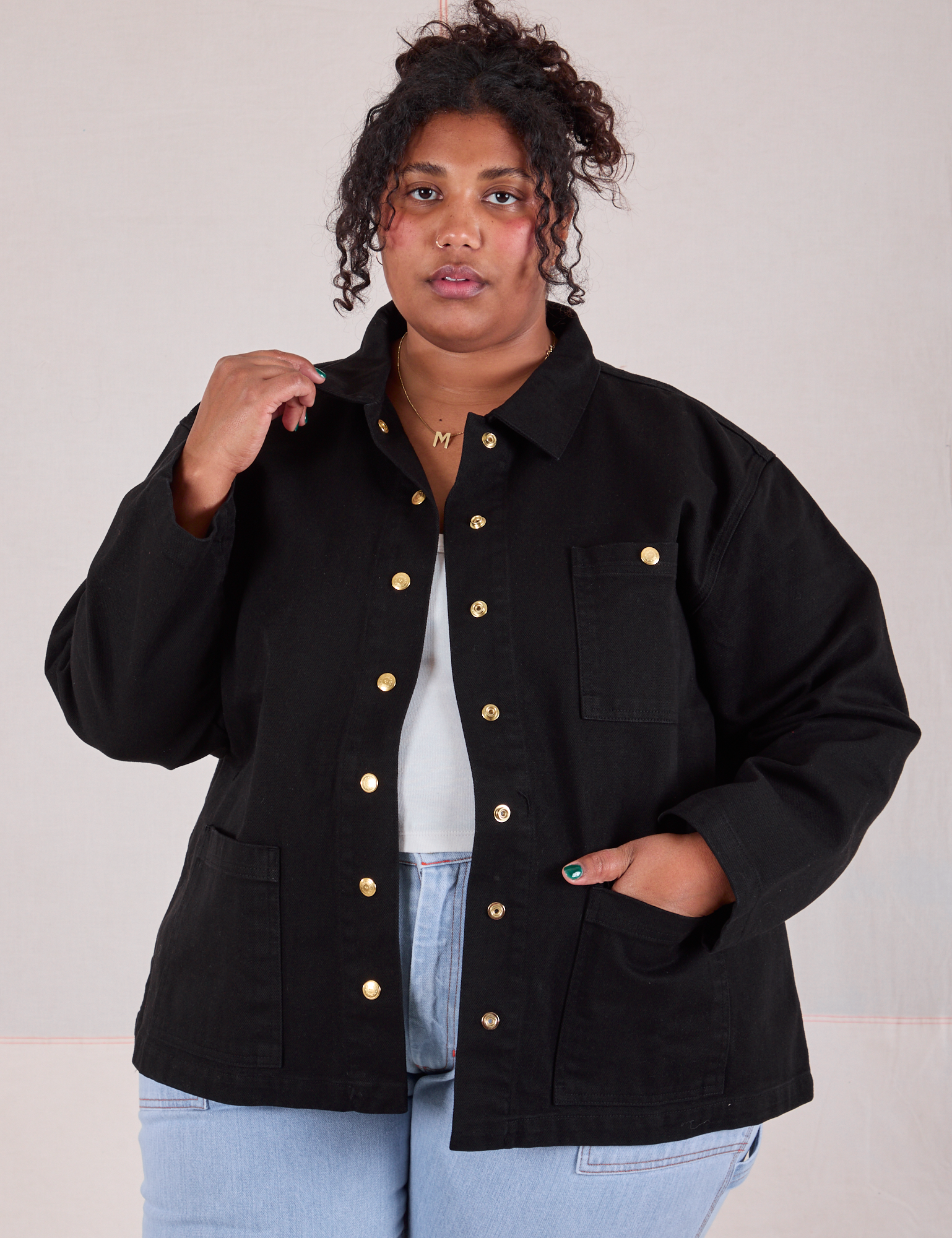 Morgan is 5'5" and wearing 1XL Denim Work Jacket in Basic Black