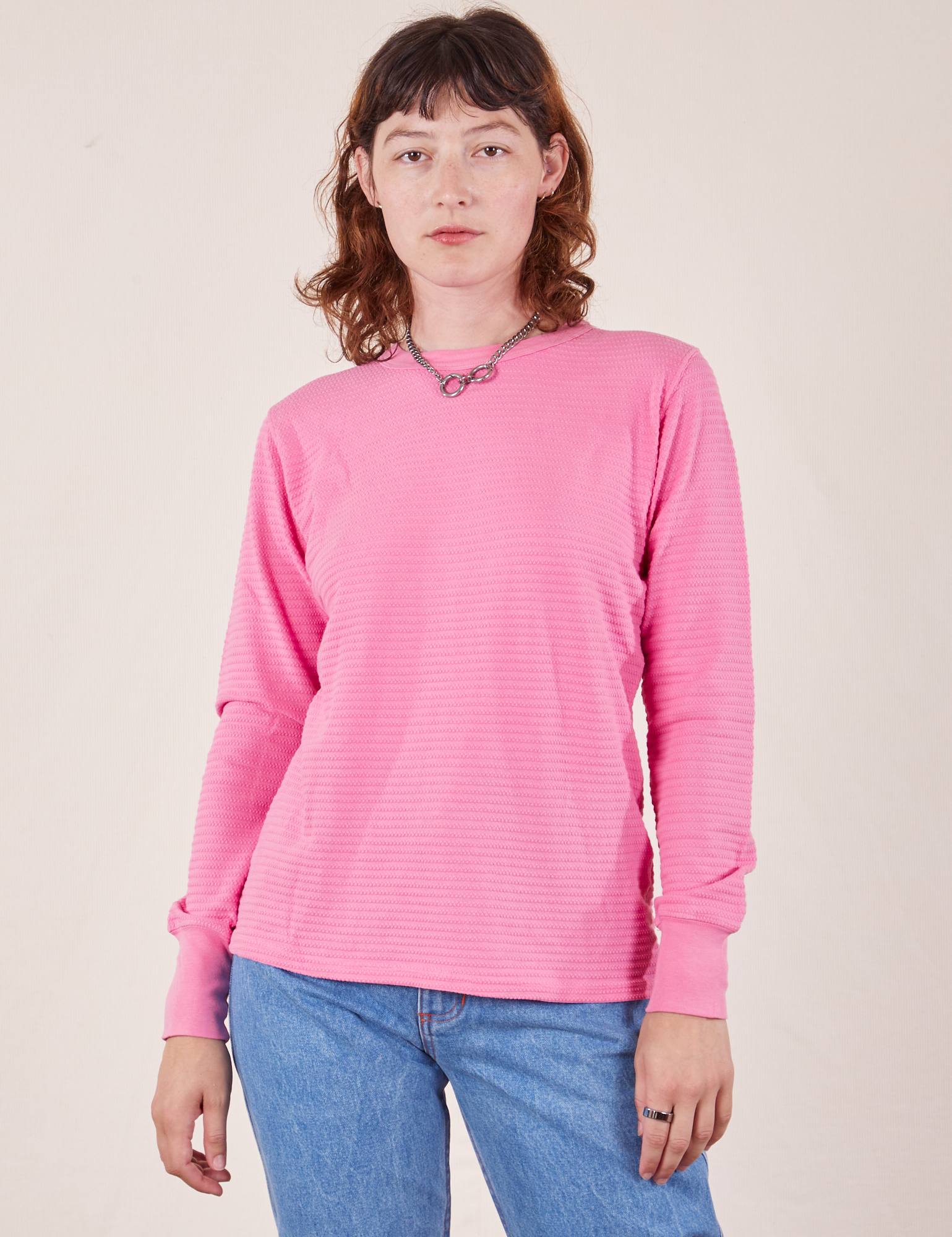 Alex is wearing P Honeycomb Thermal in Bubblegum Pink