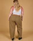 Baggy Mid-Rise Trousers in Desert Brown back view on Juliet